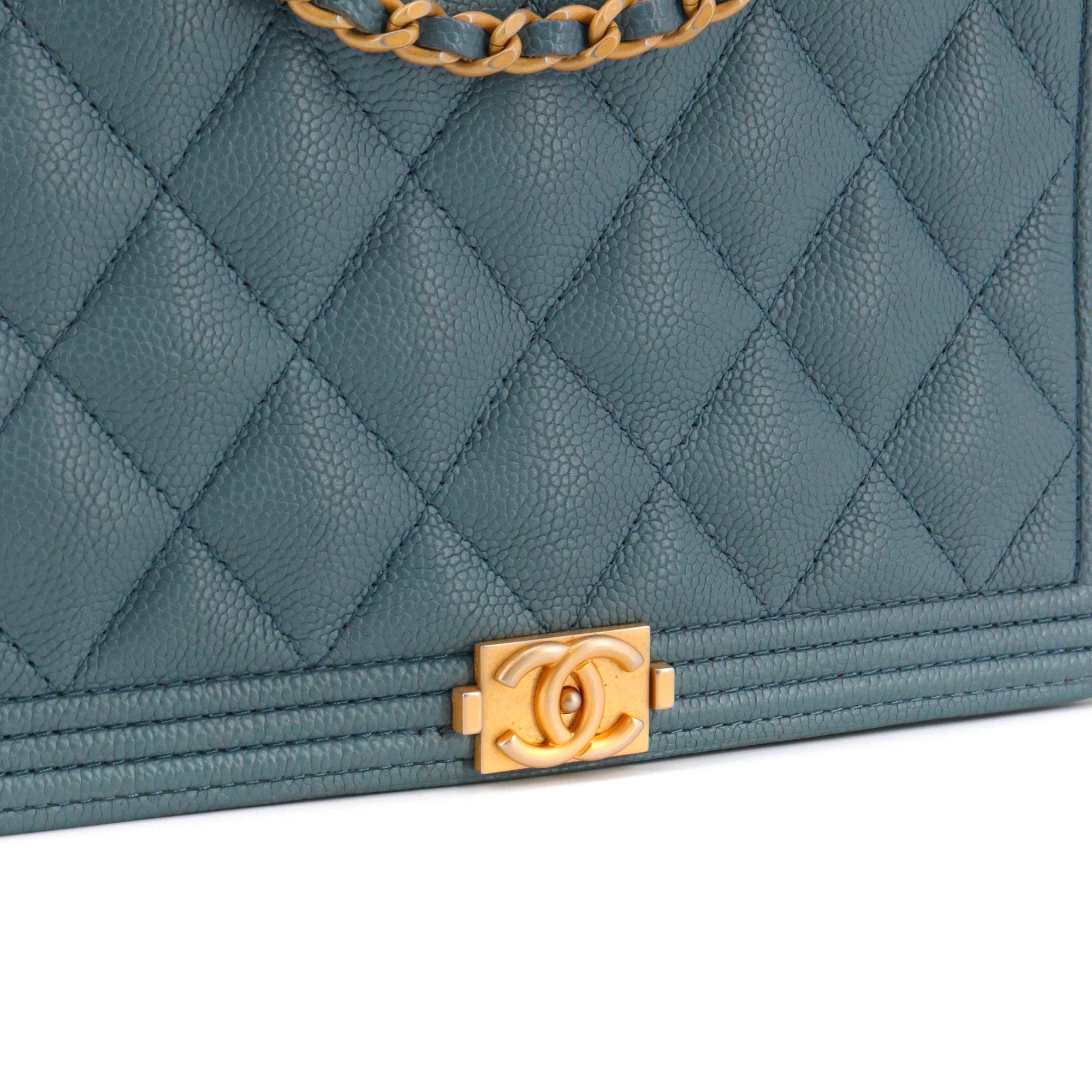 CHANEL - Sac à bandoulière Wallet On Chain Boy Chanel en cuir caviar bleu