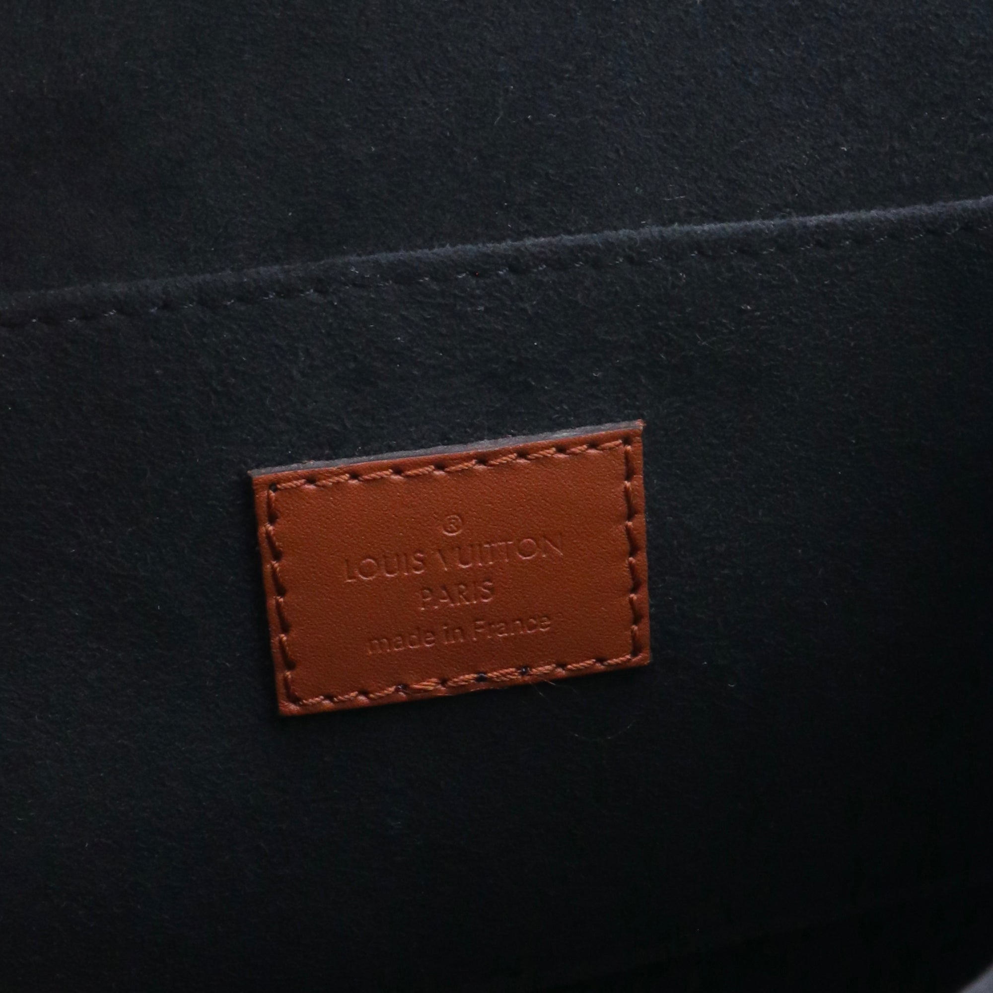 LOUIS VUITTON - Louis Vuitton Dauphine MM shoulder bag in monogrammed canvas and leather