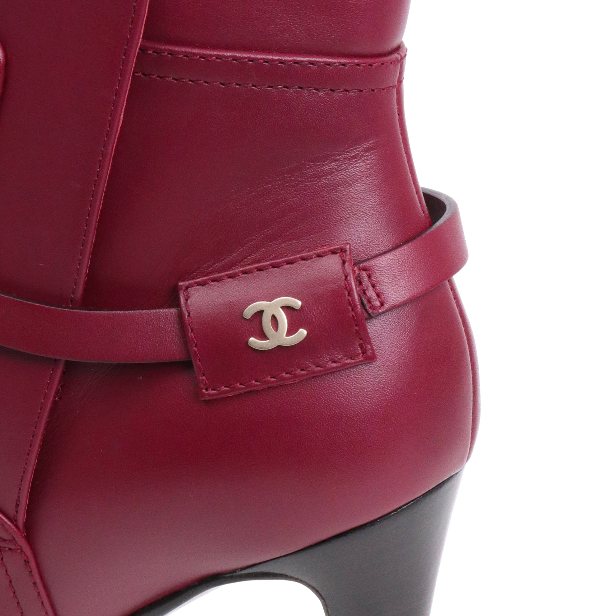CHANEL - Chanel CC ankle boots in black lambskin (T34.5)