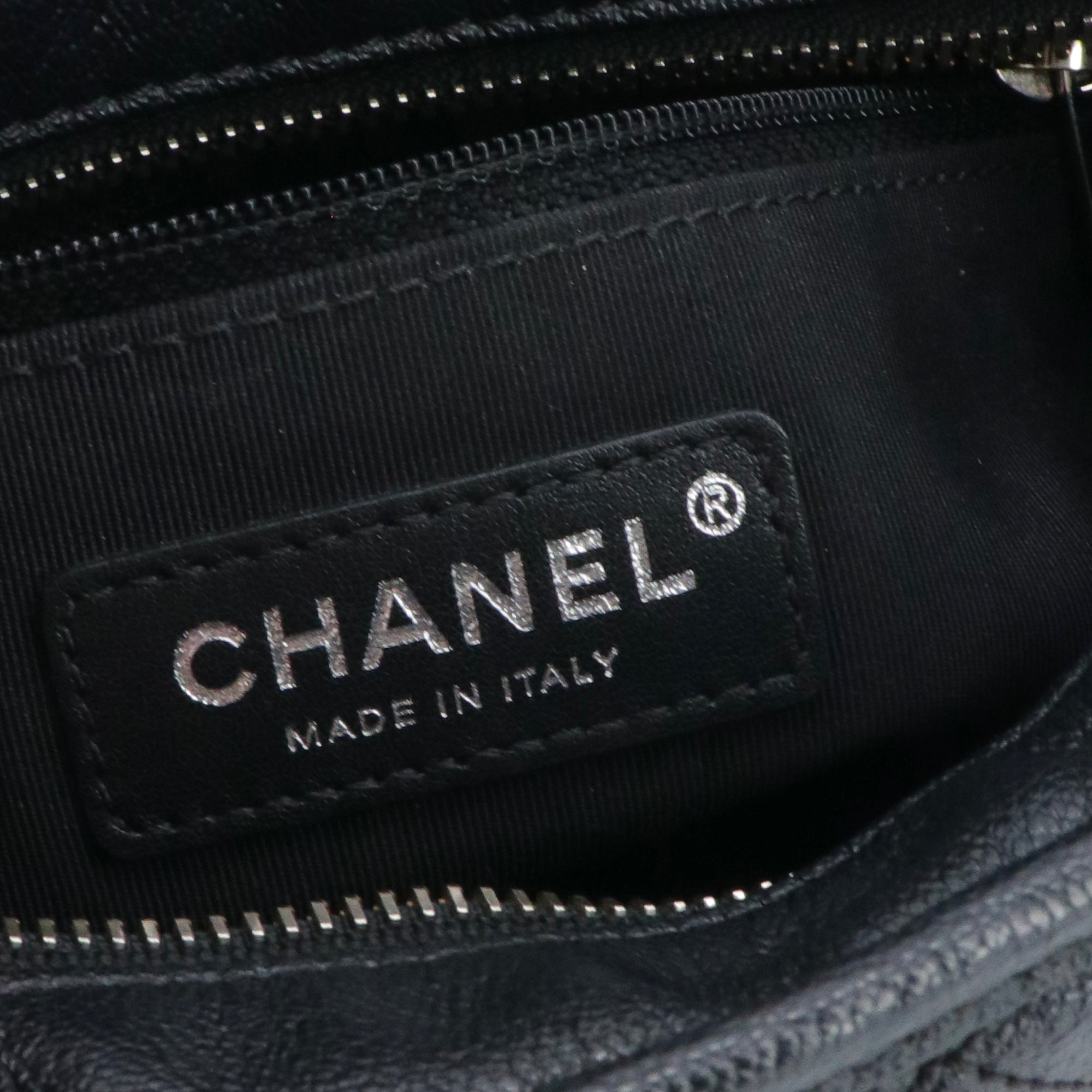 CHANEL - Chanel Gabrielle mini shoulder bag in black smooth and patent leather