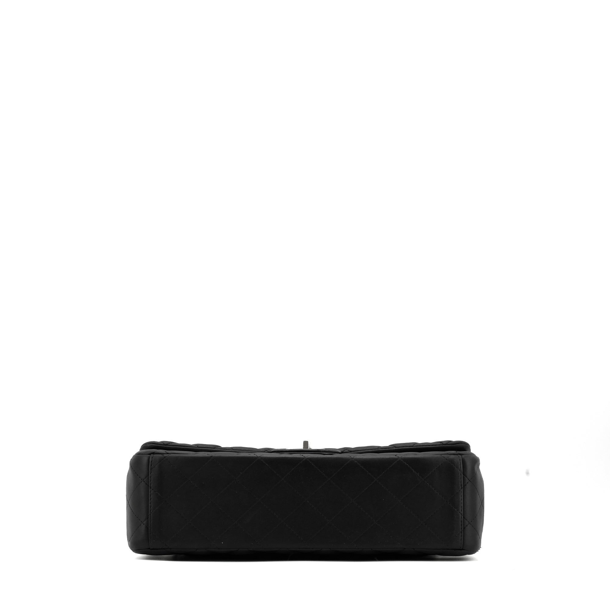 CHANEL - Sac à bandoulière Classique/Timeless Maxi Jumbo Chanel en cuir lisse noir