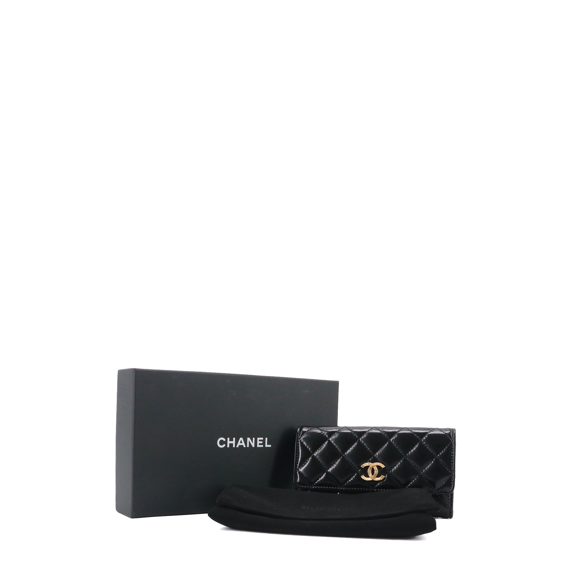 CHANEL - Portefeuille CC Chanel en cuir verni noir