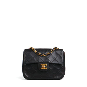 CHANEL - Sac à bandoulière Timeless Mini Square Chanel en cuir noir vintage