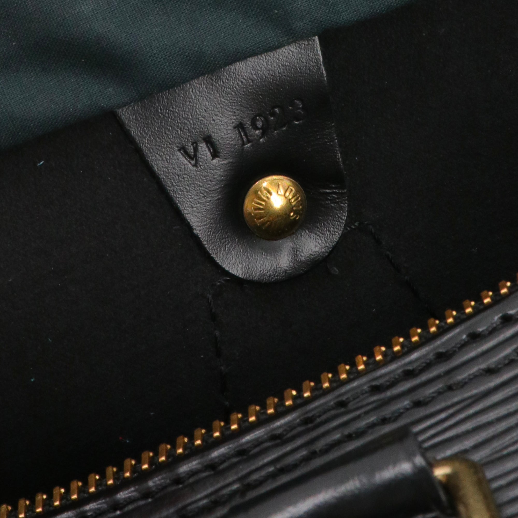 LOUIS VUITTON - Sac à main Speedy 35 Louis Vuitton en cuir épi noir