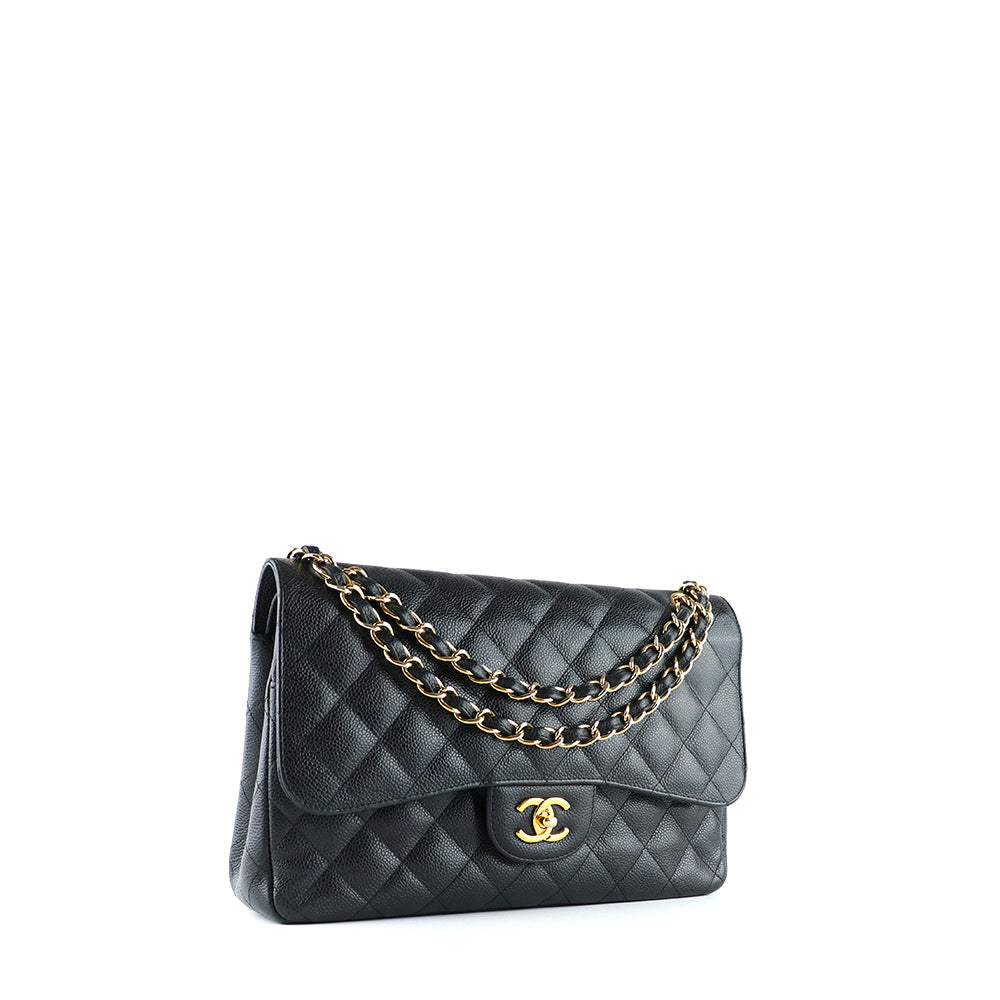 CHANEL - Sac à bandoulière Classique / Timeless Jumbo double flap en cuir caviar noir