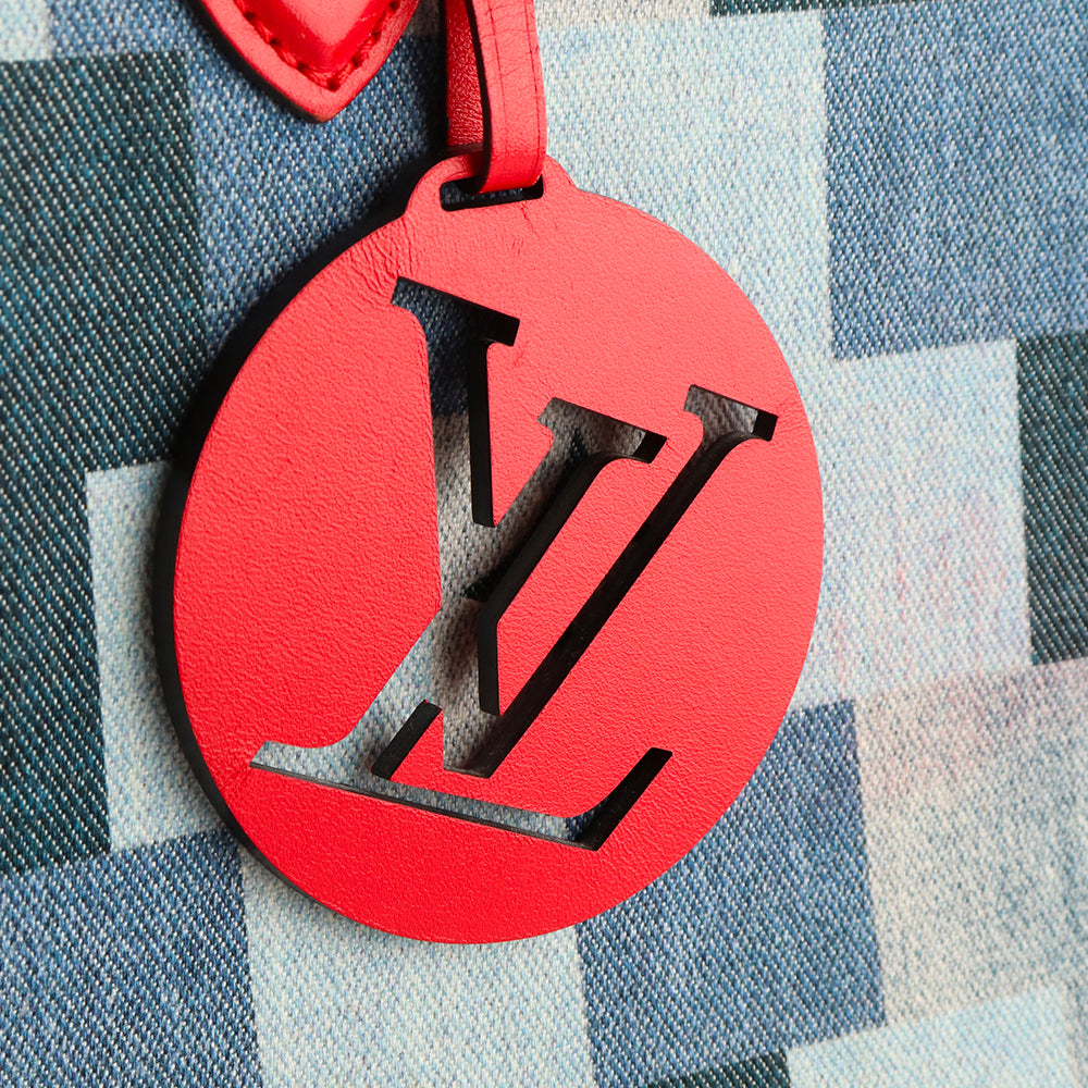 LOUIS VUITTON - Sac cabas OnTheGo GM en denim bleu et cuir rouge
