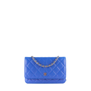 CHANEL - Sac Wallet On Chain Timeless en cuir caviar bleu irisé
