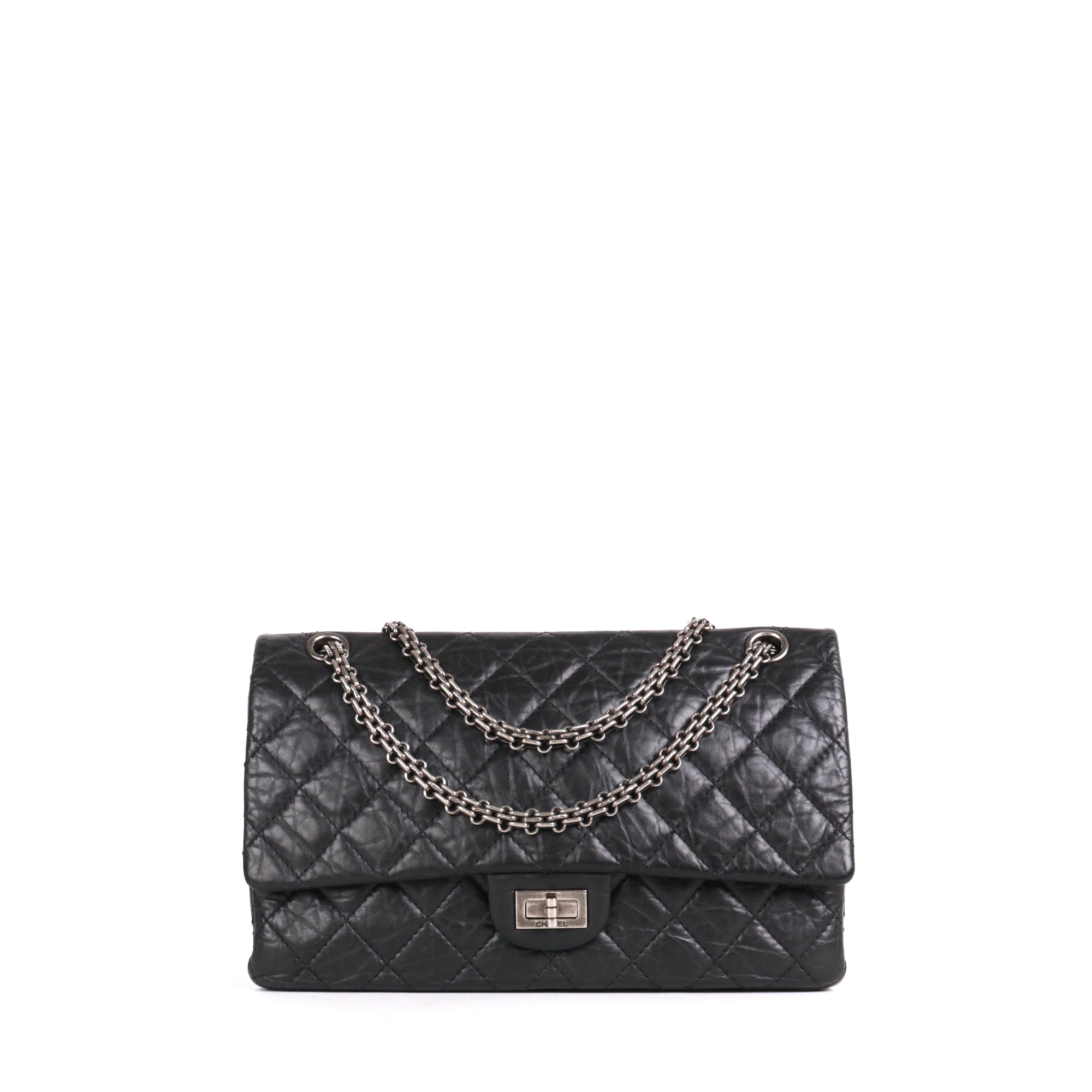 CHANEL - Sac à bandoulière 2.55 Chanel medium en cuir froissé noir