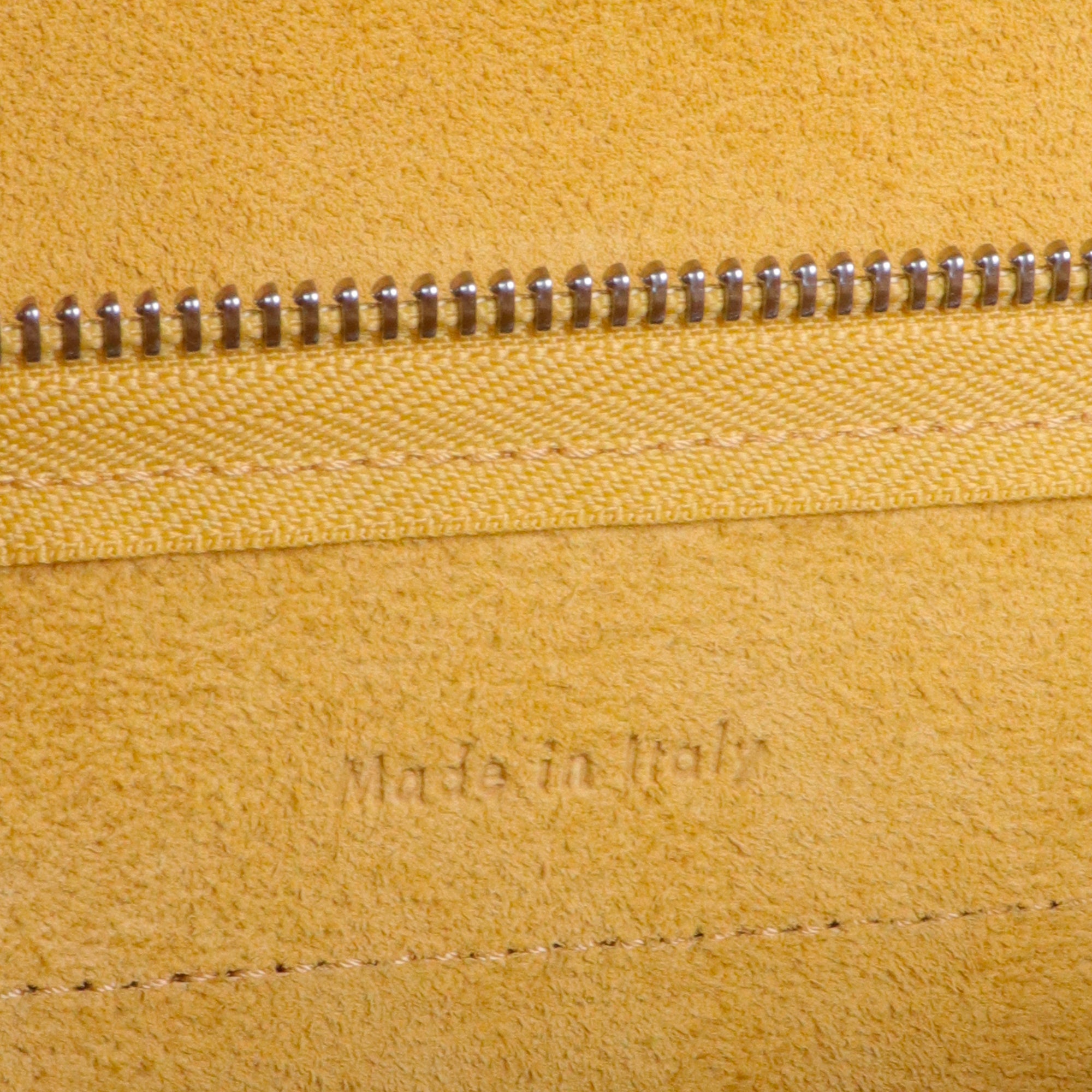 CELINE - Sac à bandoulière Belt nano Celine en cuir grainé jaune