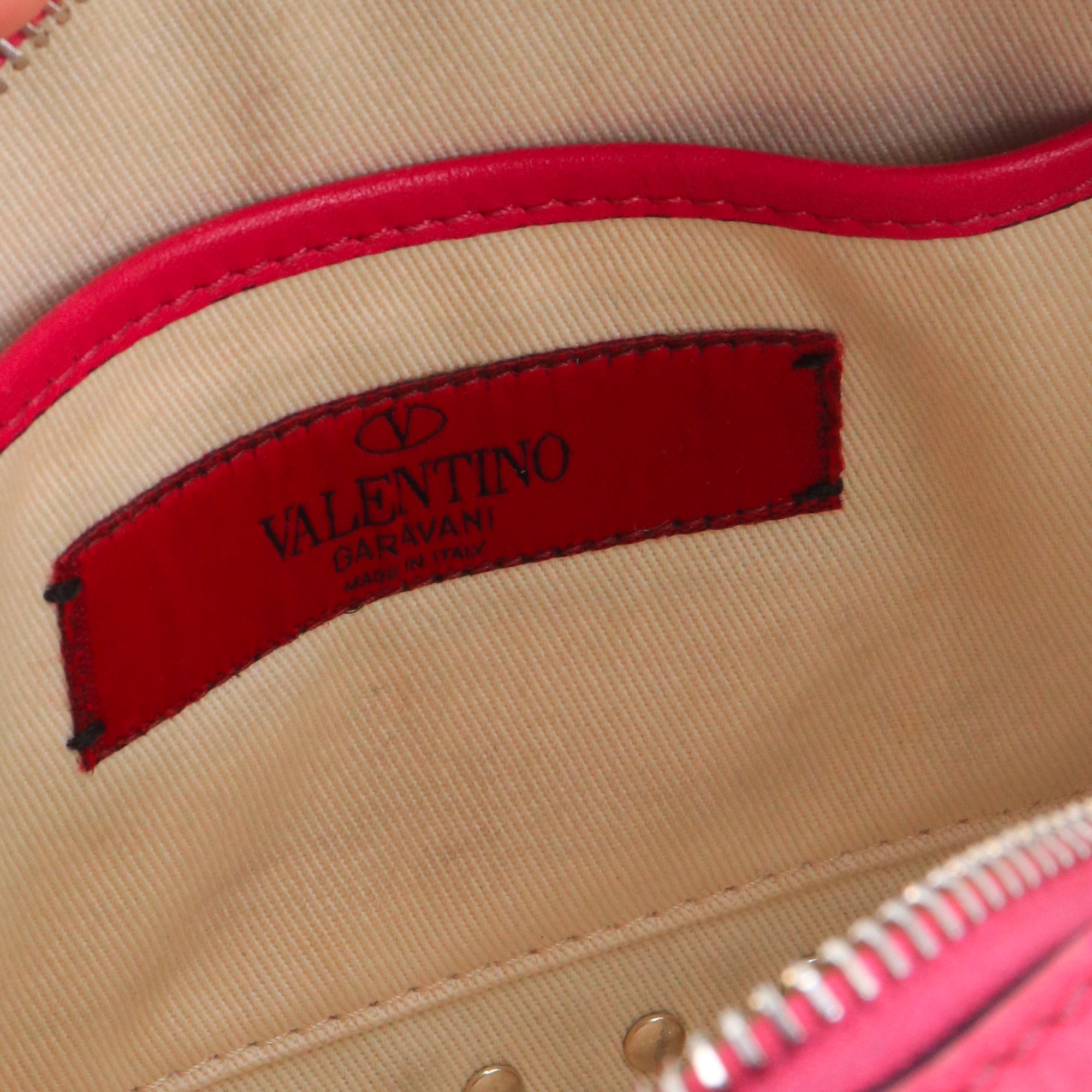 VALENTINO - Valentino Rockstud Rolling shoulder bag in pink smooth leather