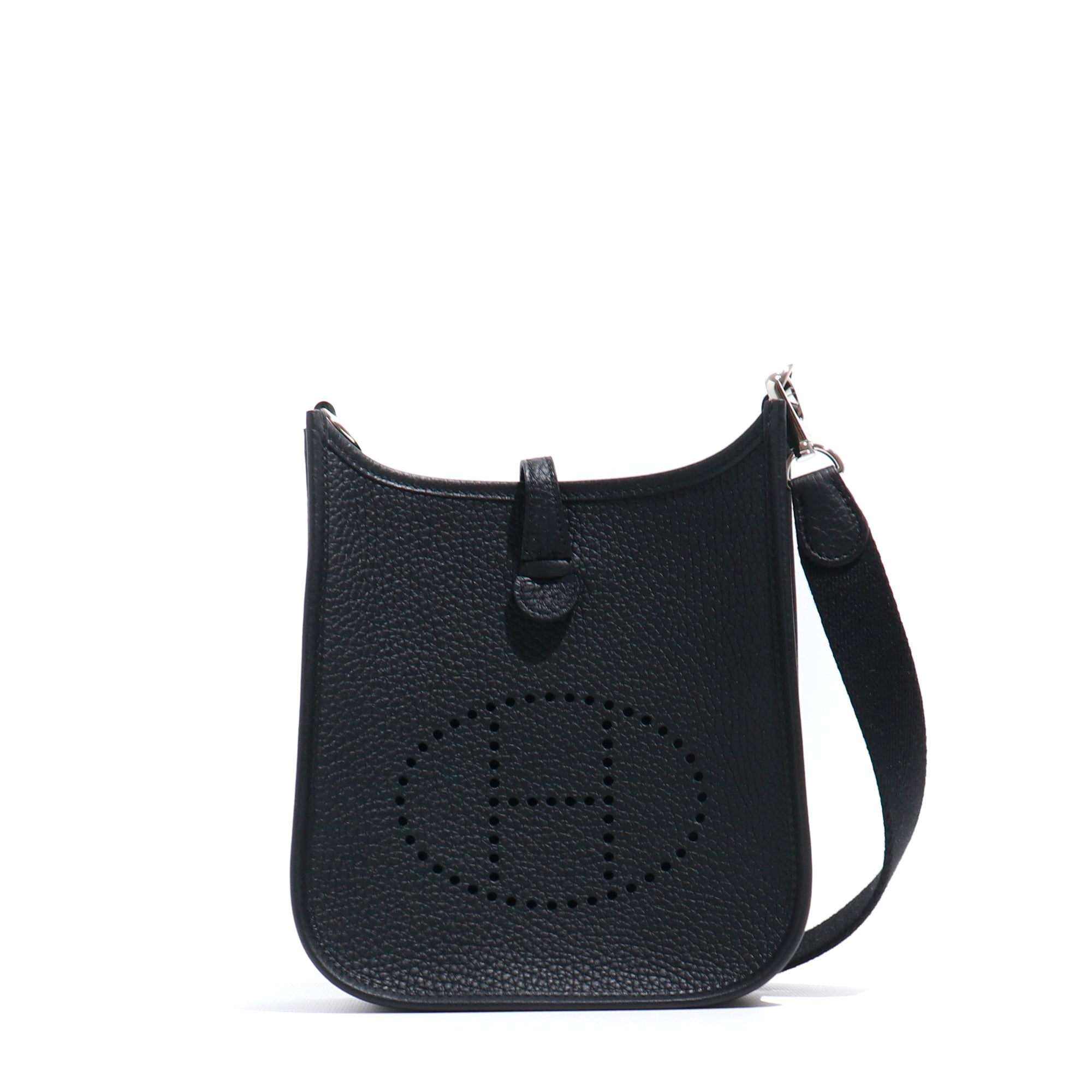 HERMÈS - Evelyne 16 shoulder bag in black taurillon leather