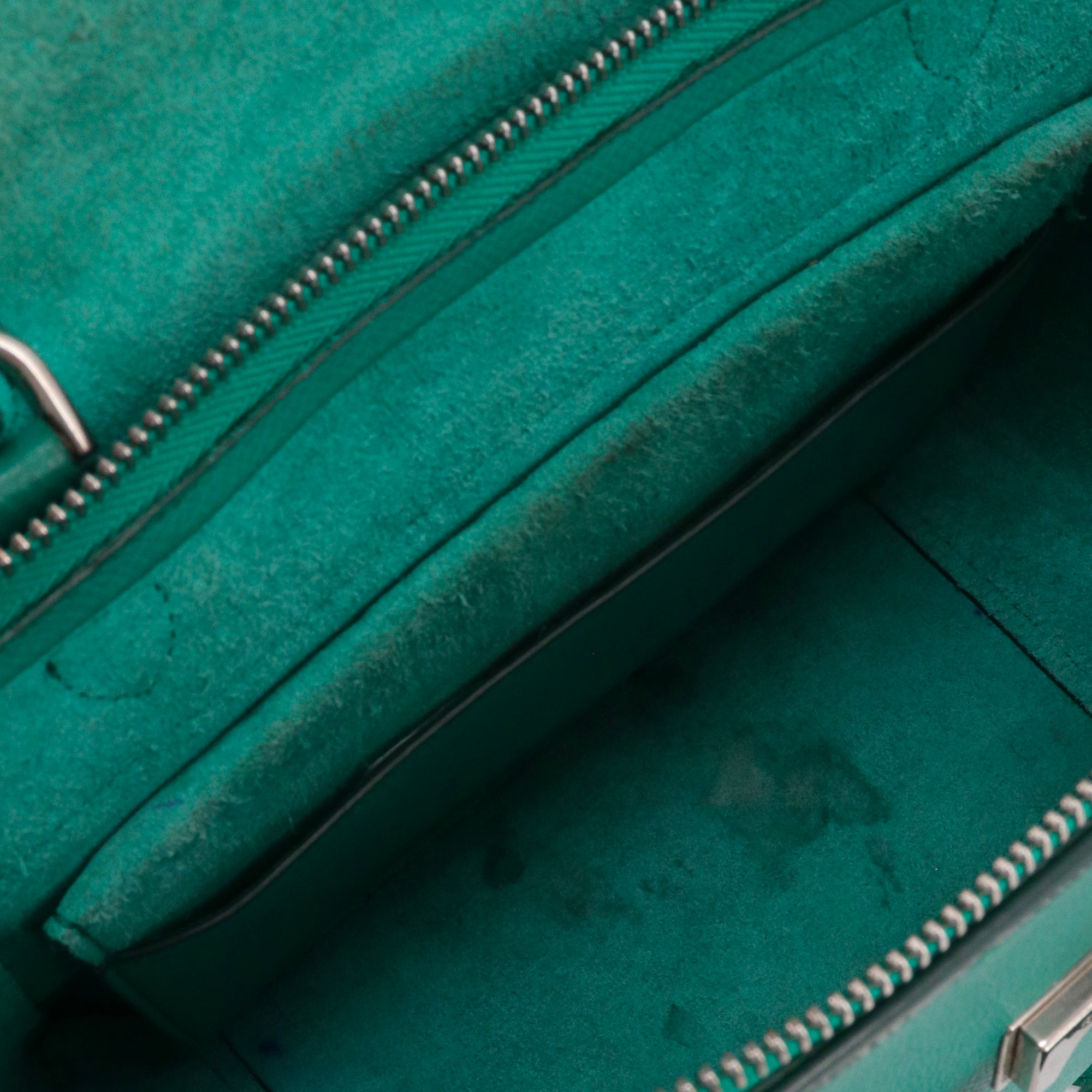 CELINE - Sac à bandoulière Belt Nano Celine en cuir grainé vert jade