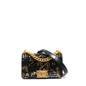 CHANEL - Sac à bandoulière Boy Small édition limitée Graphiti en cuir noir