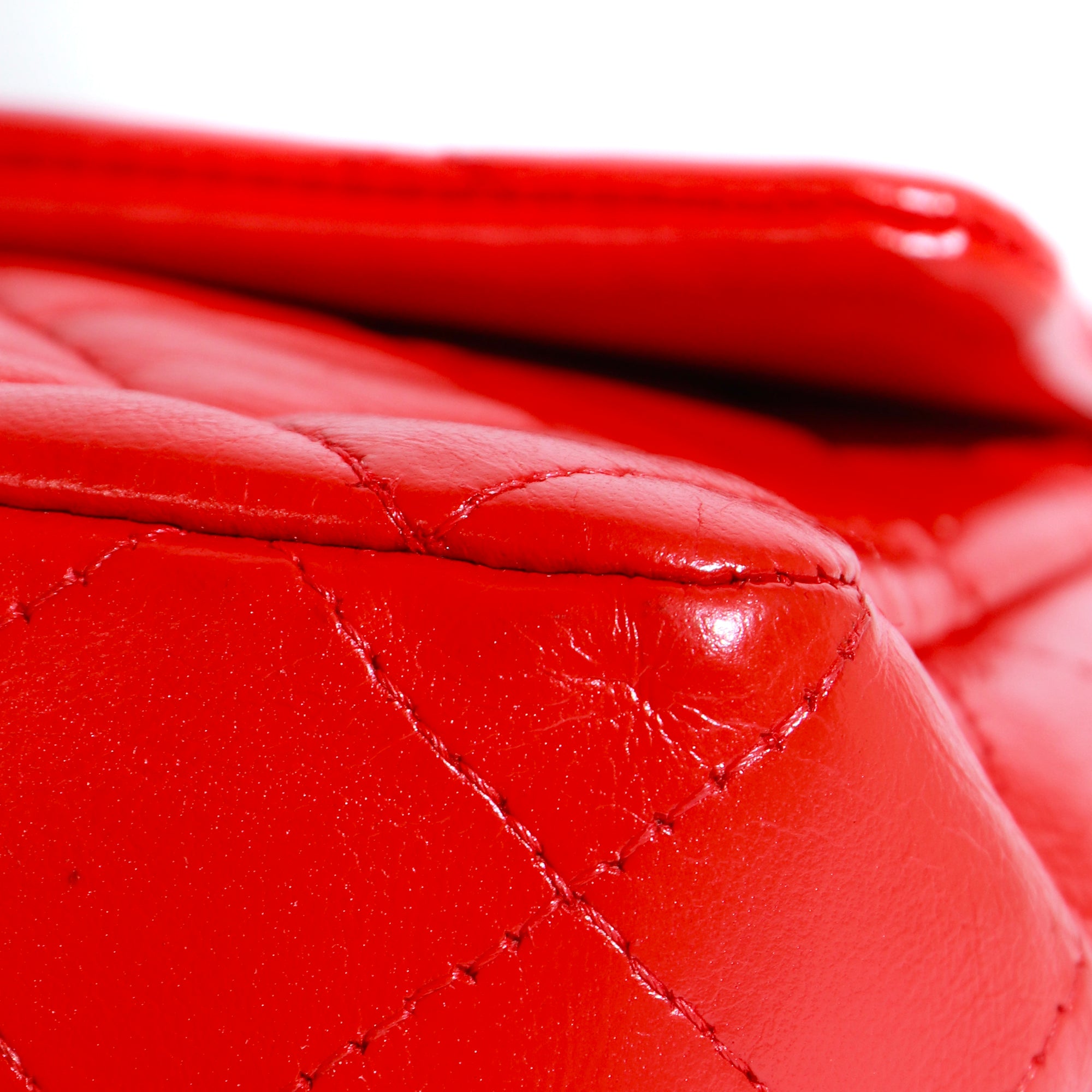 CHANEL - Sac à main Timeless Mini Rectangle en cuir rouge