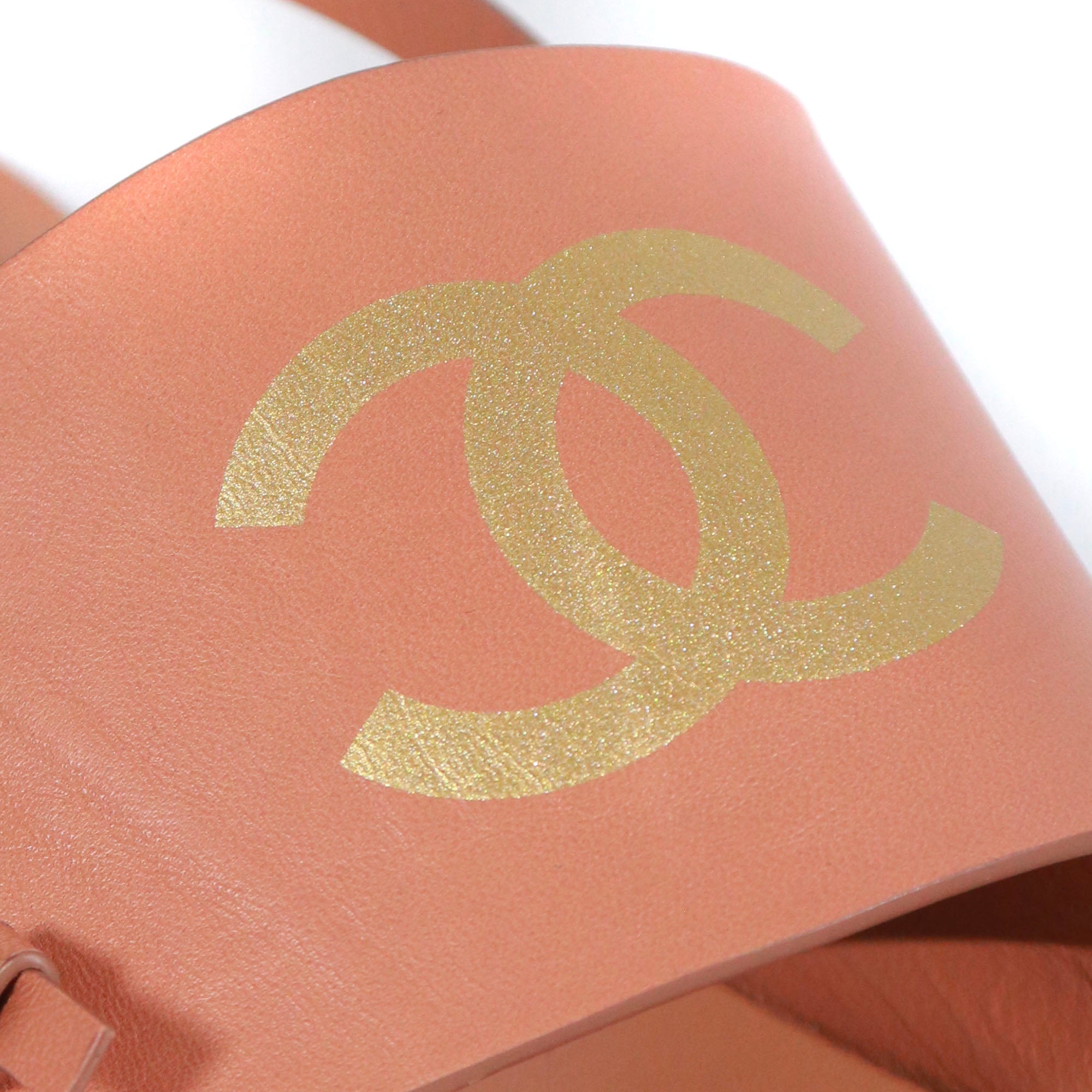 CHANEL - CC sandals in brown leather (T39)