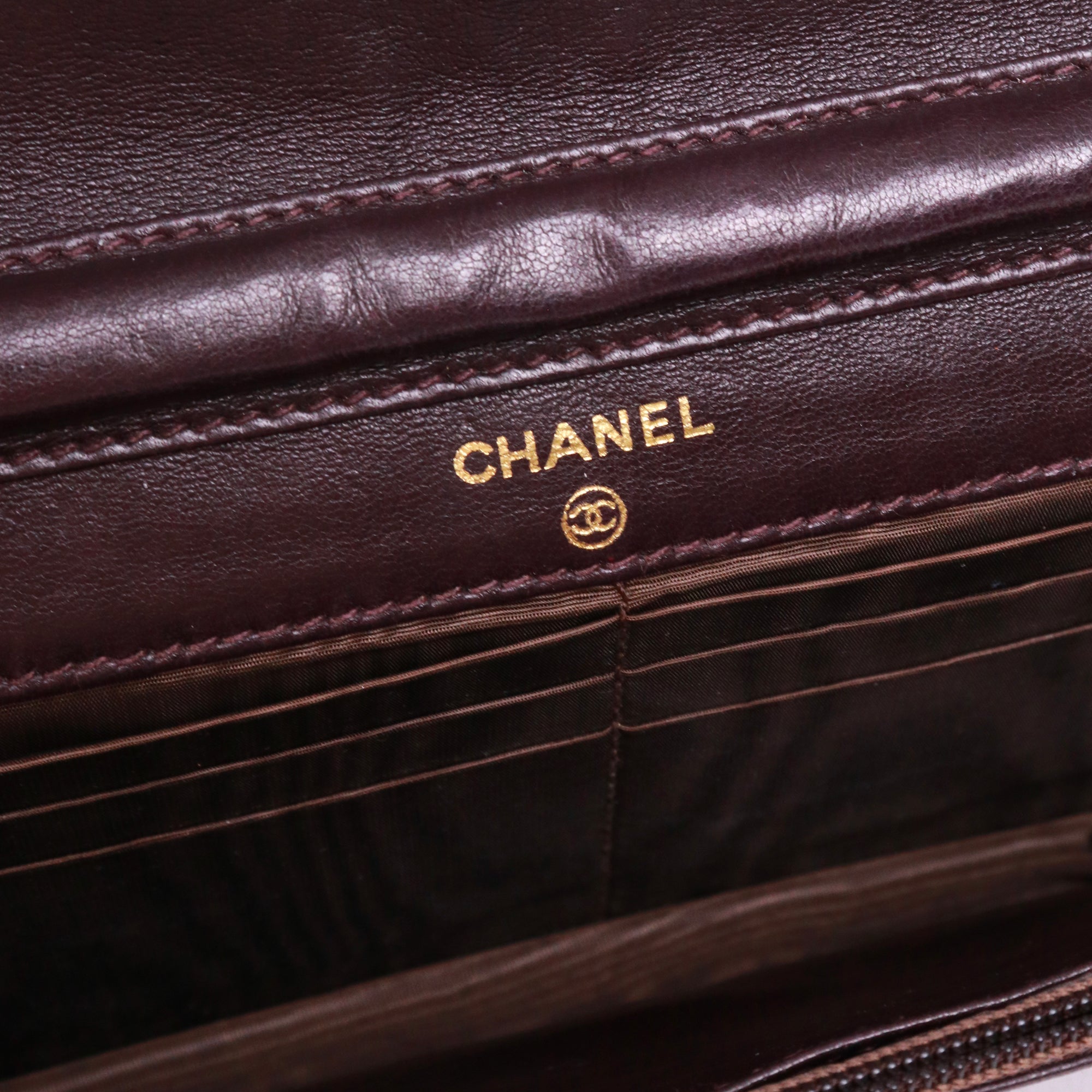 CHANEL - Sac Wallet On Chain Chanel en cuir caviar prune