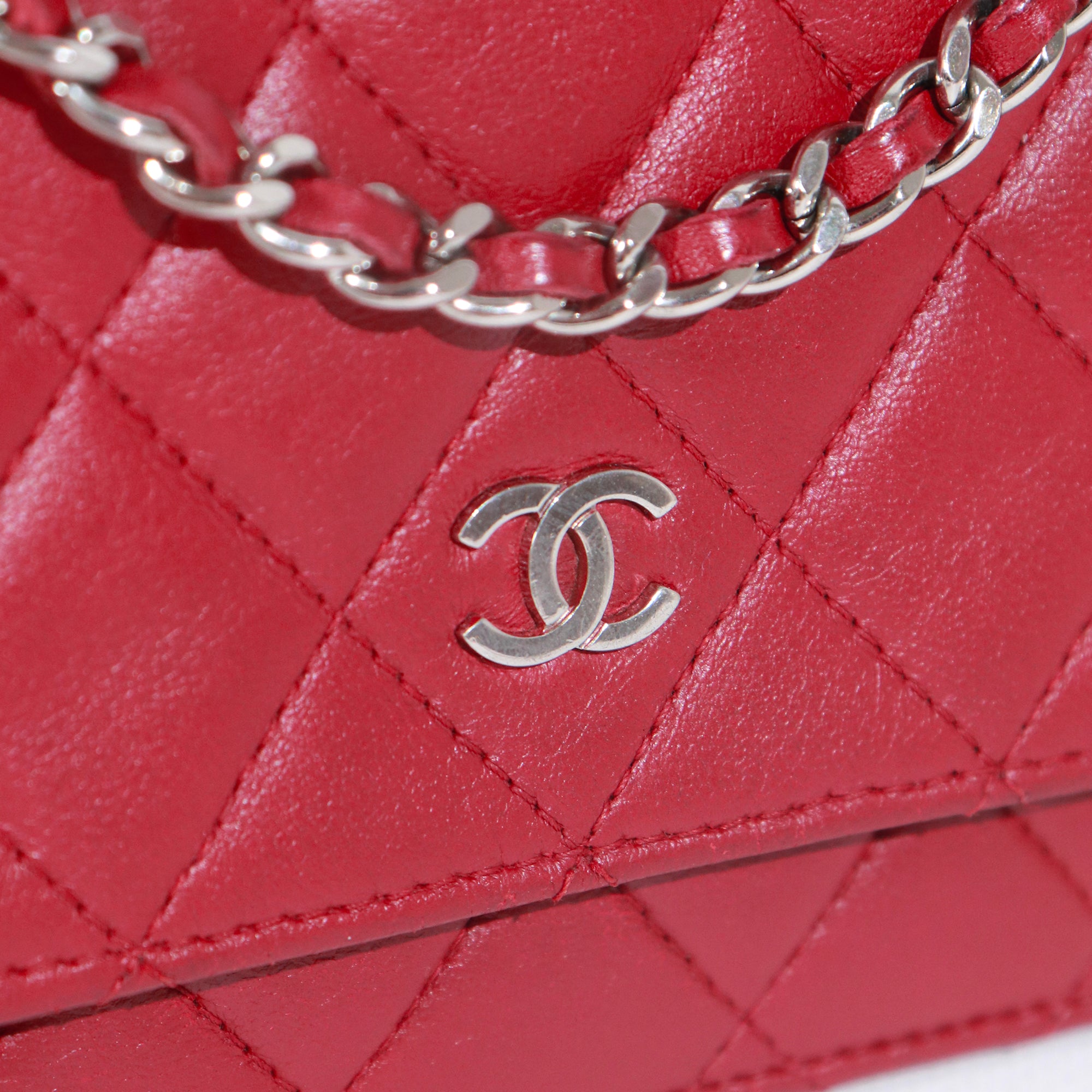 CHANEL - Sac Wallet On Chain Timeless en cuir lisse rouge bordeaux