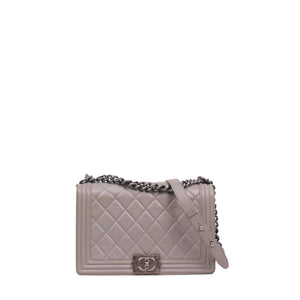 CHANEL - Sac à bandoulière Boy Chanel en cuir gris