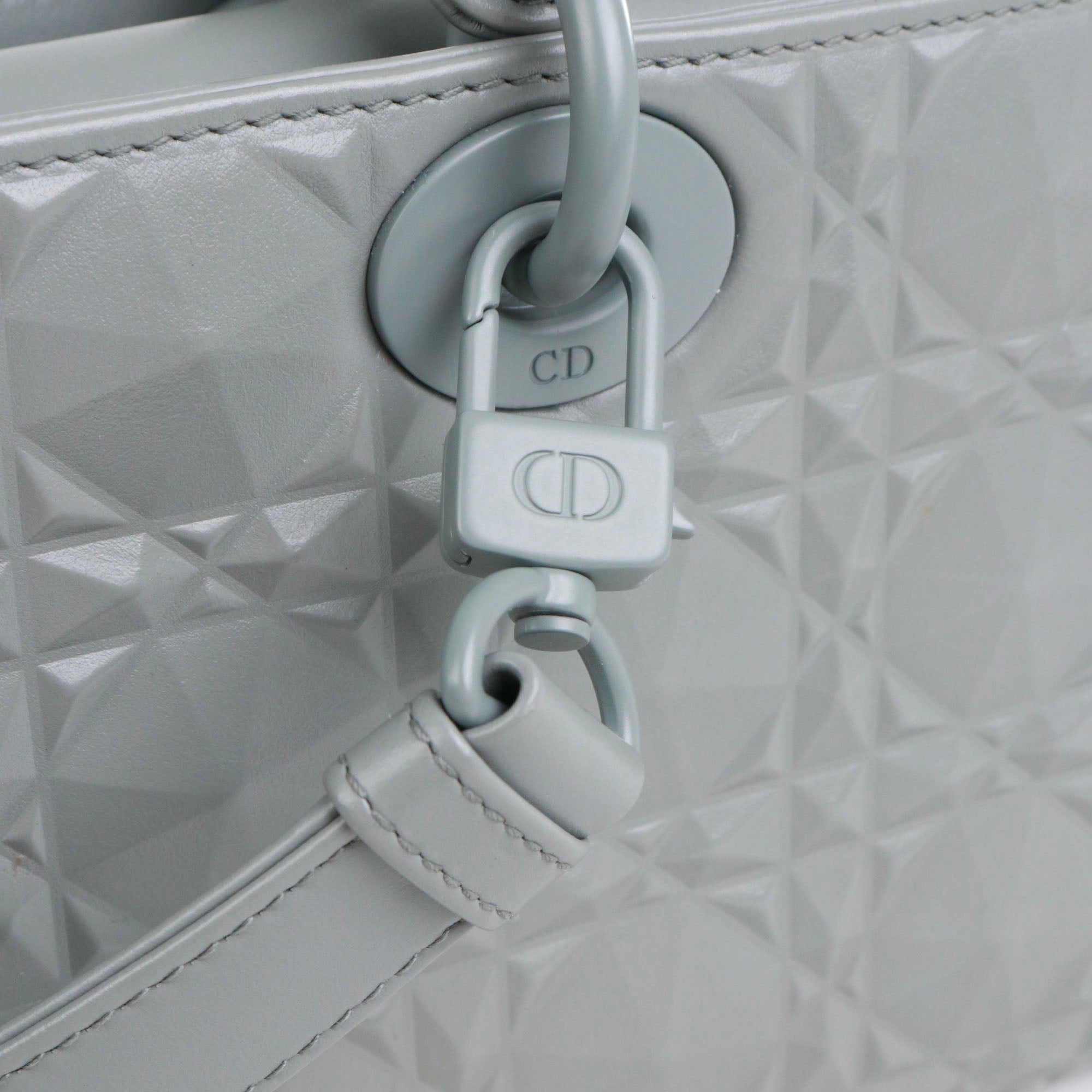 DIOR - Sac à bandoulière Lady D-Joy Dior en cuir cannage diamant gris