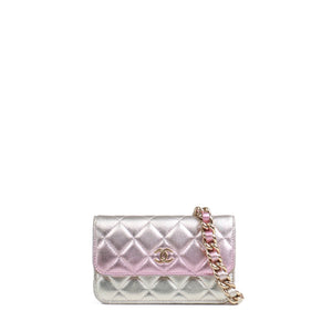 CHANEL - Wallet on chain mini Chanel en cuir argenté dégradé violet bleu