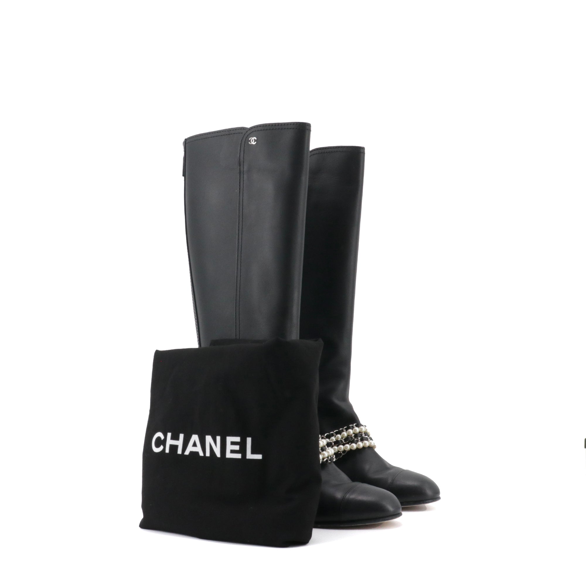 CHANEL - Bottes Chanel en cuir noir avec perles (T41.5)