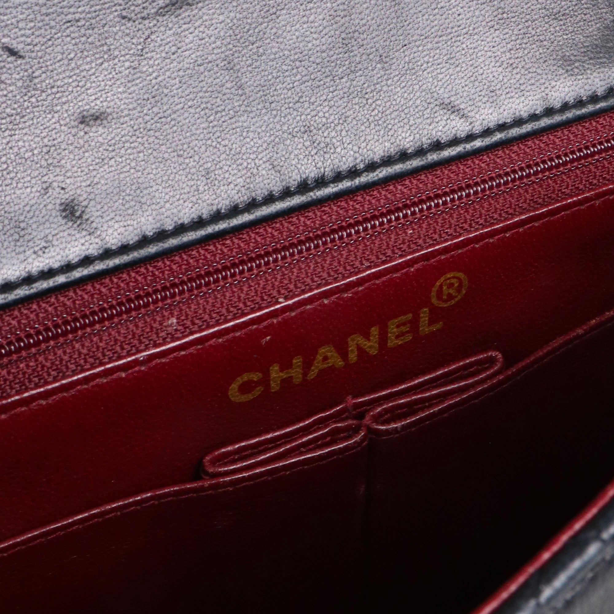 CHANEL - Sac à bandoulière Timeless Mini Square Chanel en cuir noir vintage