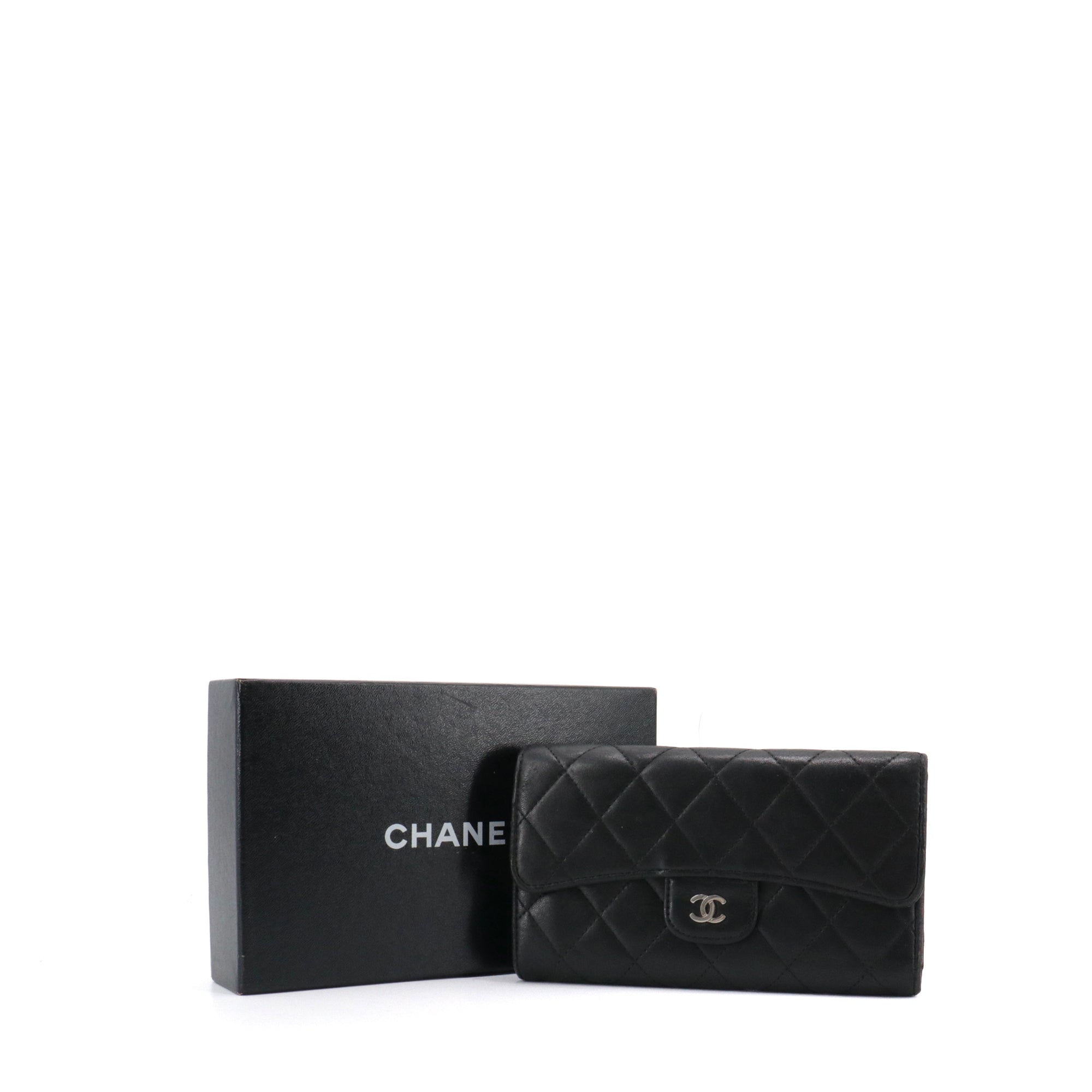 CHANEL - Black quilted leather wallet