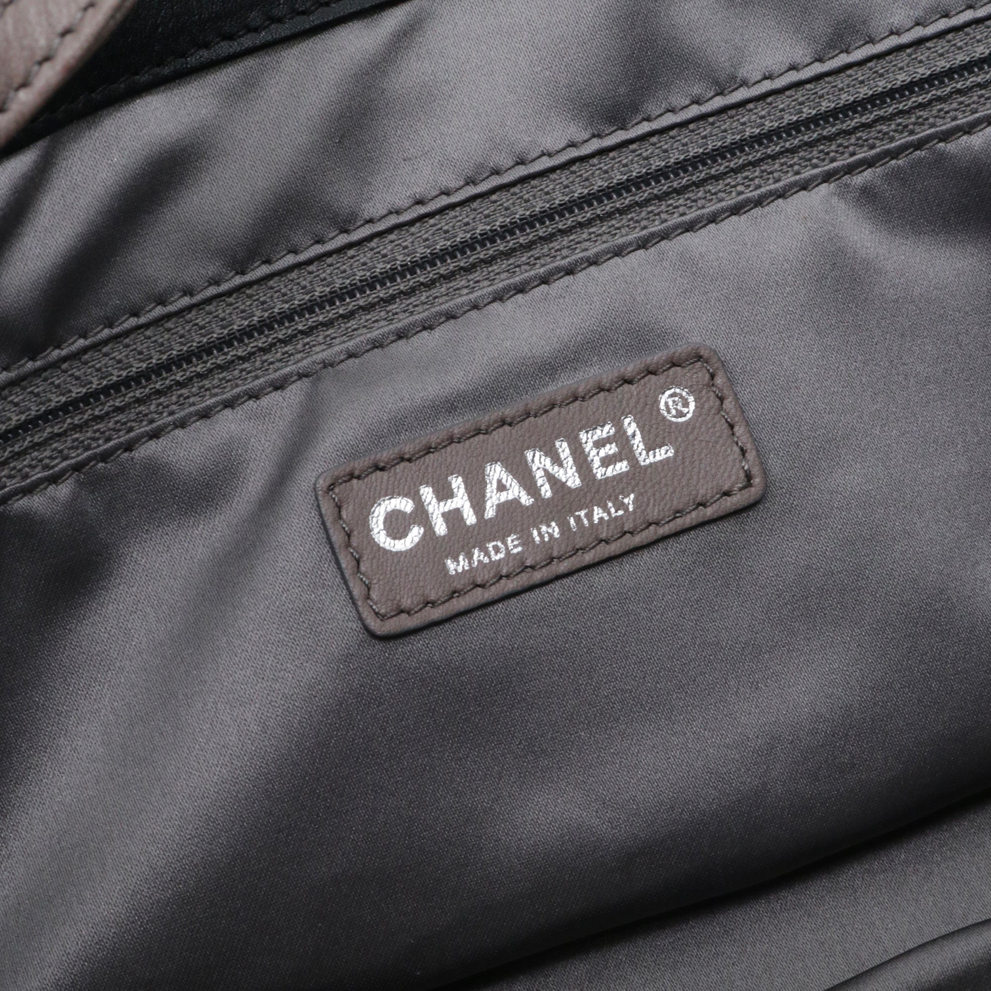 CHANEL - Chanel Rhodoid shoulder bag in black leather