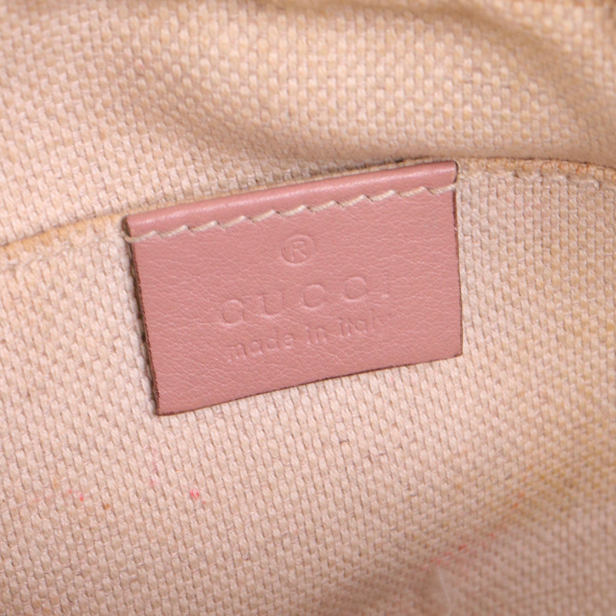 GUCCI - Sac à bandoulière Soho Camera Gucci en cuir verni rose