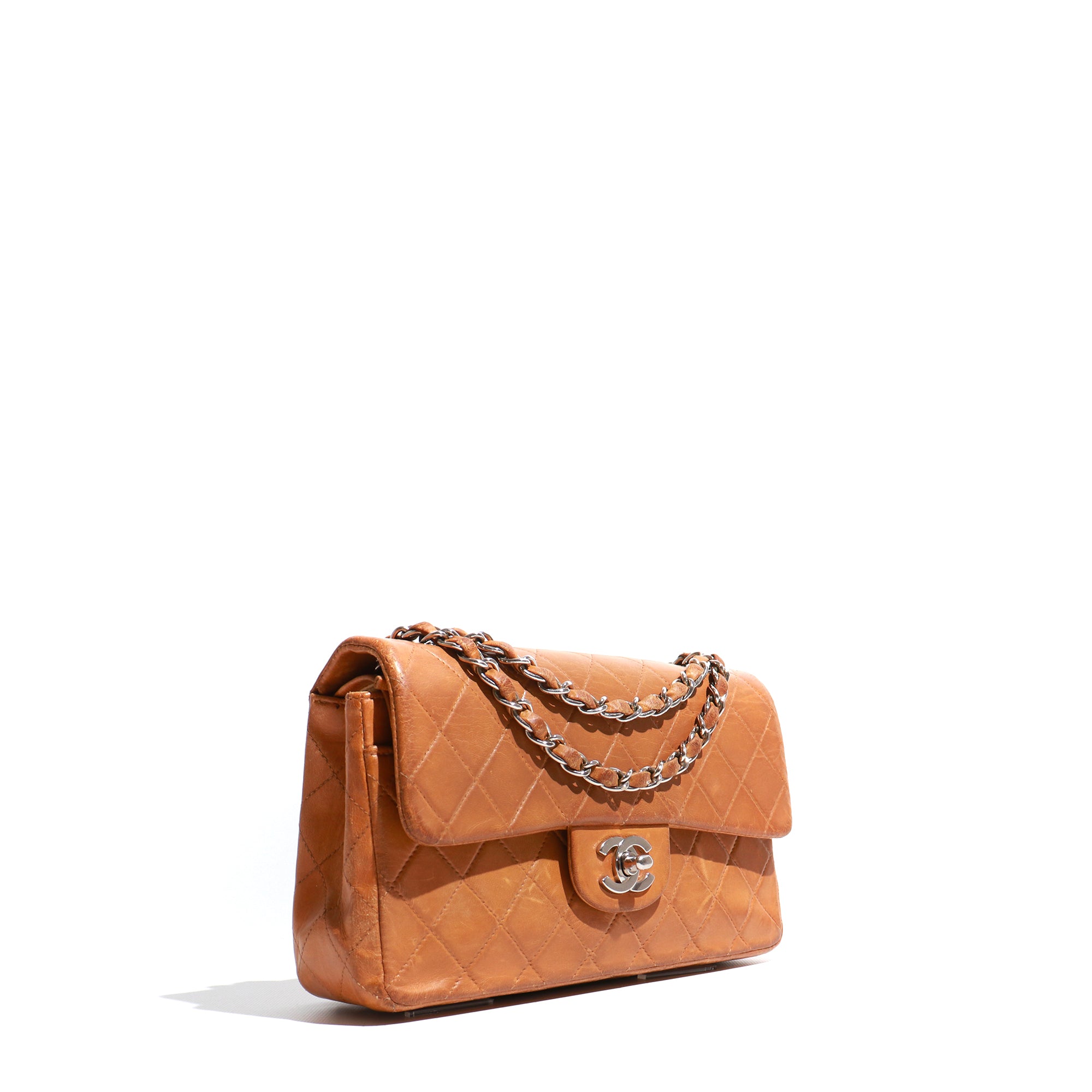 CHANEL - Sac à main Timeless 23 double flap en cuir matelassé marron