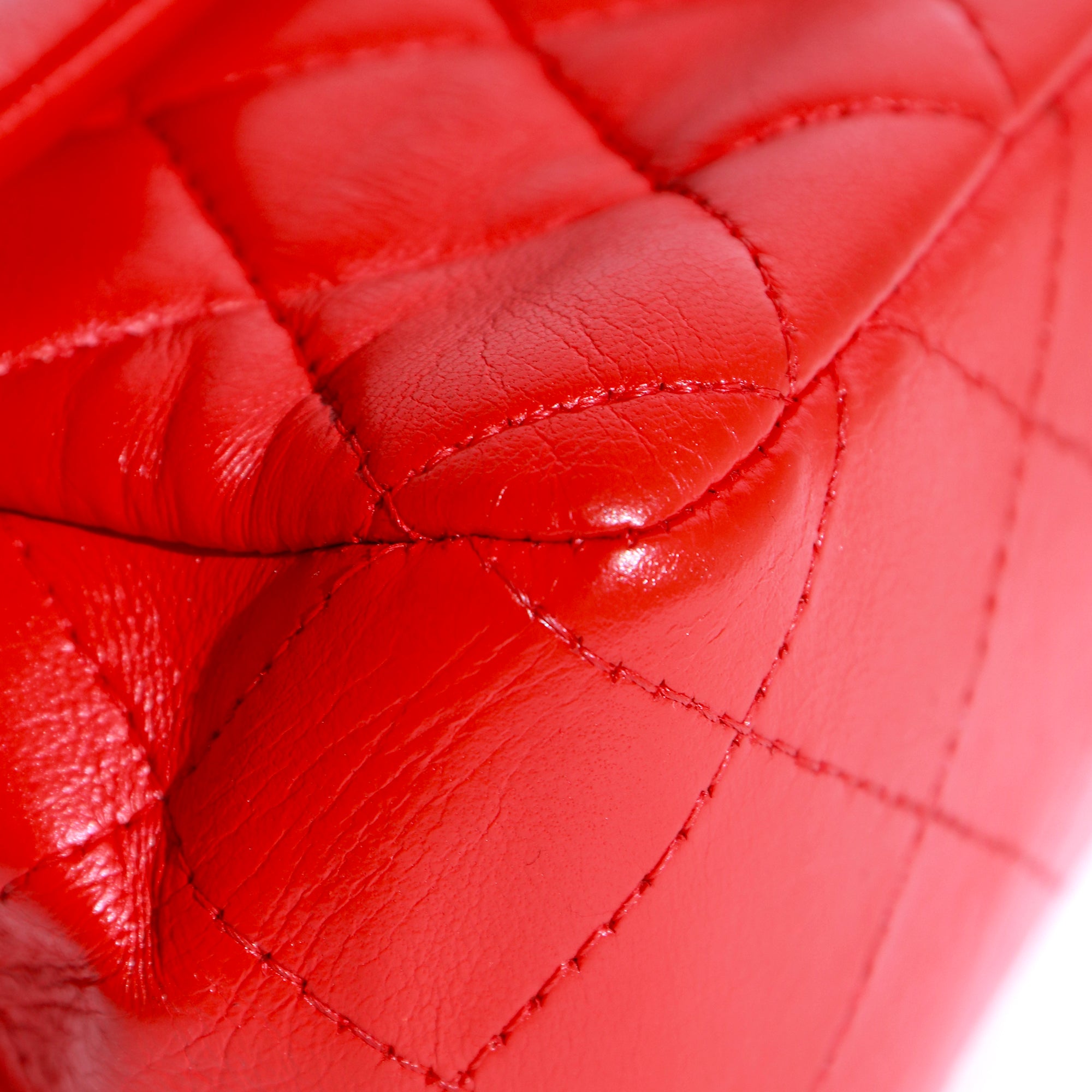 CHANEL - Sac à main Timeless Mini Rectangle en cuir rouge