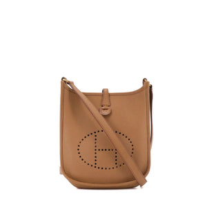 HERMÈS - Sac à bandoulière Evelyne 16 Hermès en cuir clémence marron