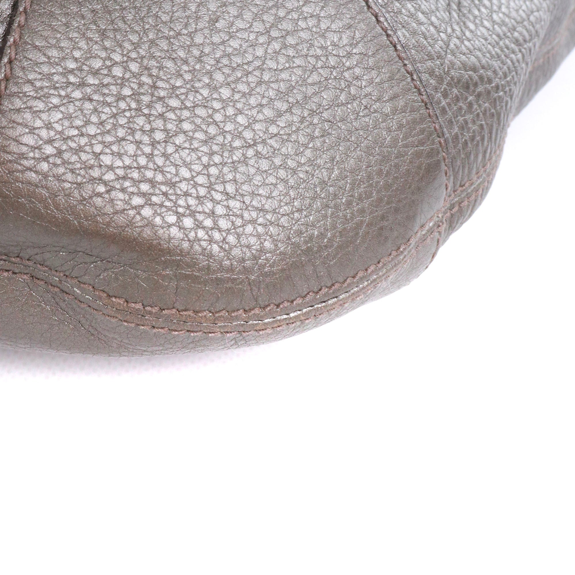 GUCCI - Sac cabas Soho Gucci en cuir grainé argenté vintage