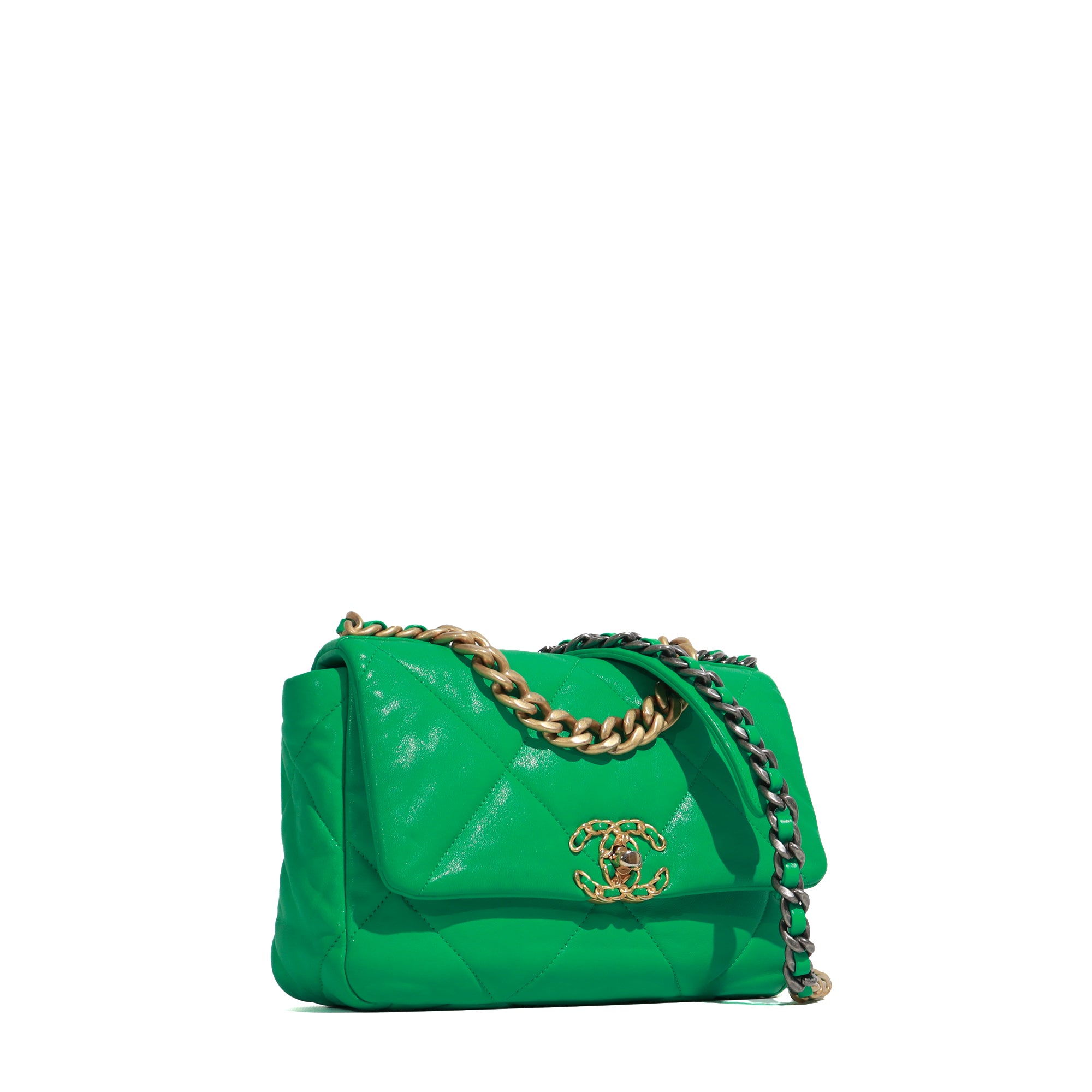 CHANEL - 19 shoulder bag in green quilted leather