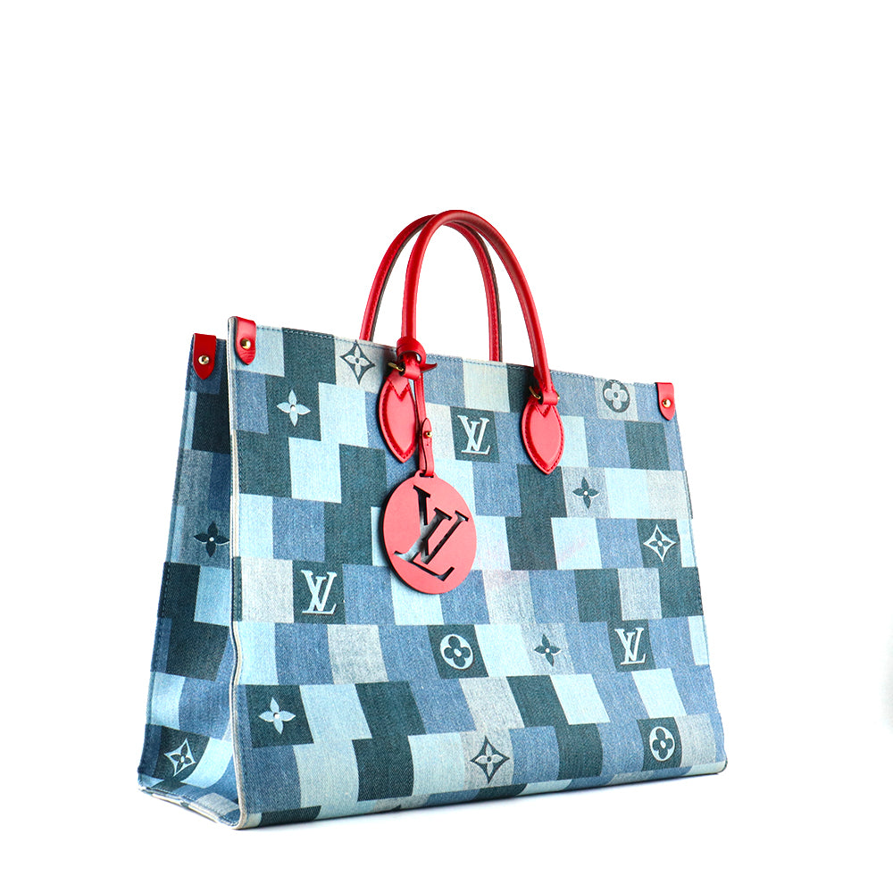 LOUIS VUITTON - Sac cabas OnTheGo GM en denim bleu et cuir rouge