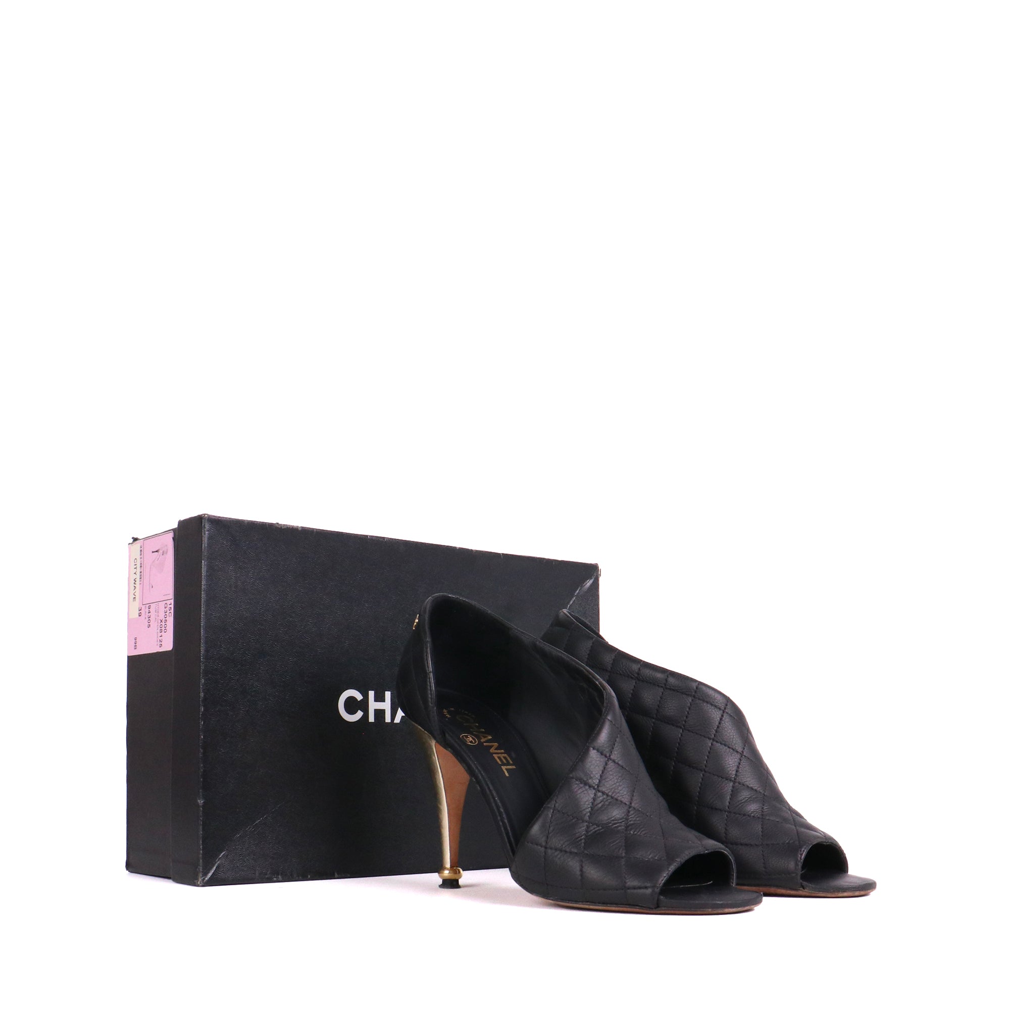 CHANEL - Escarpins Chanel en cuir matelassé noir (T39)
