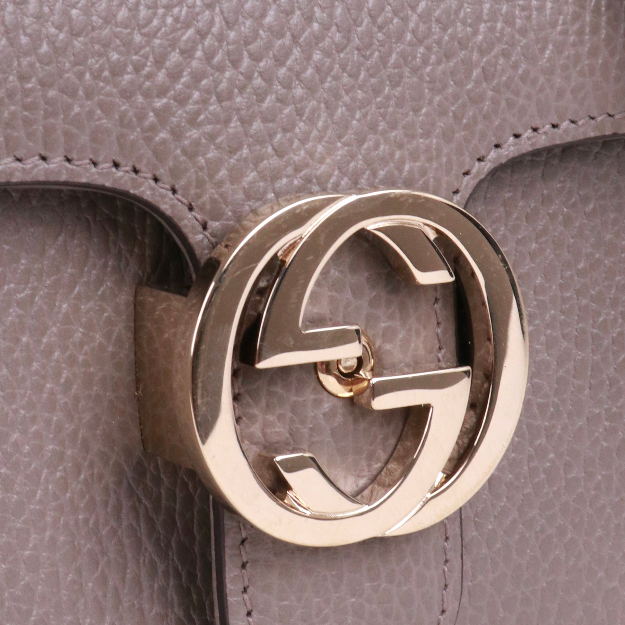 GUCCI - Interlocking shoulder bag in red grained leather