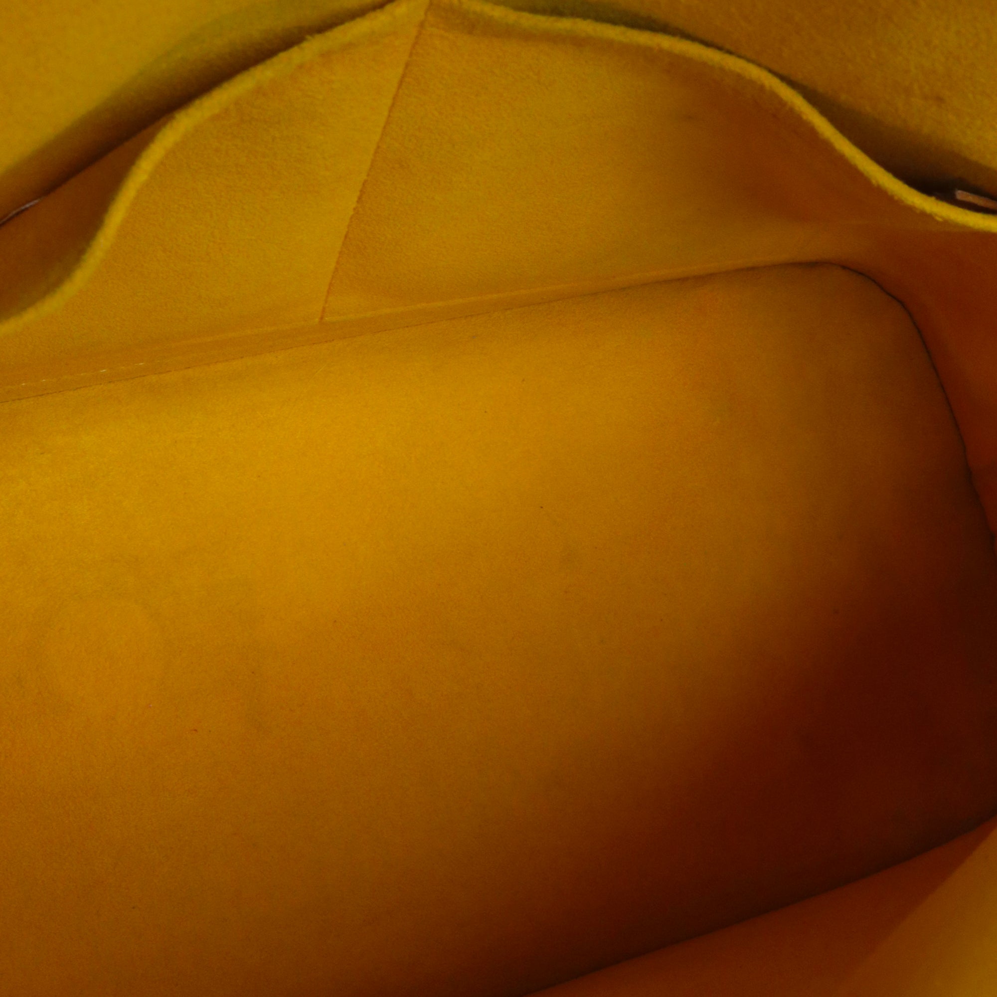 LOUIS VUITTON - Sac à main Alma PM Louis Vuitton en cuir épi jaune