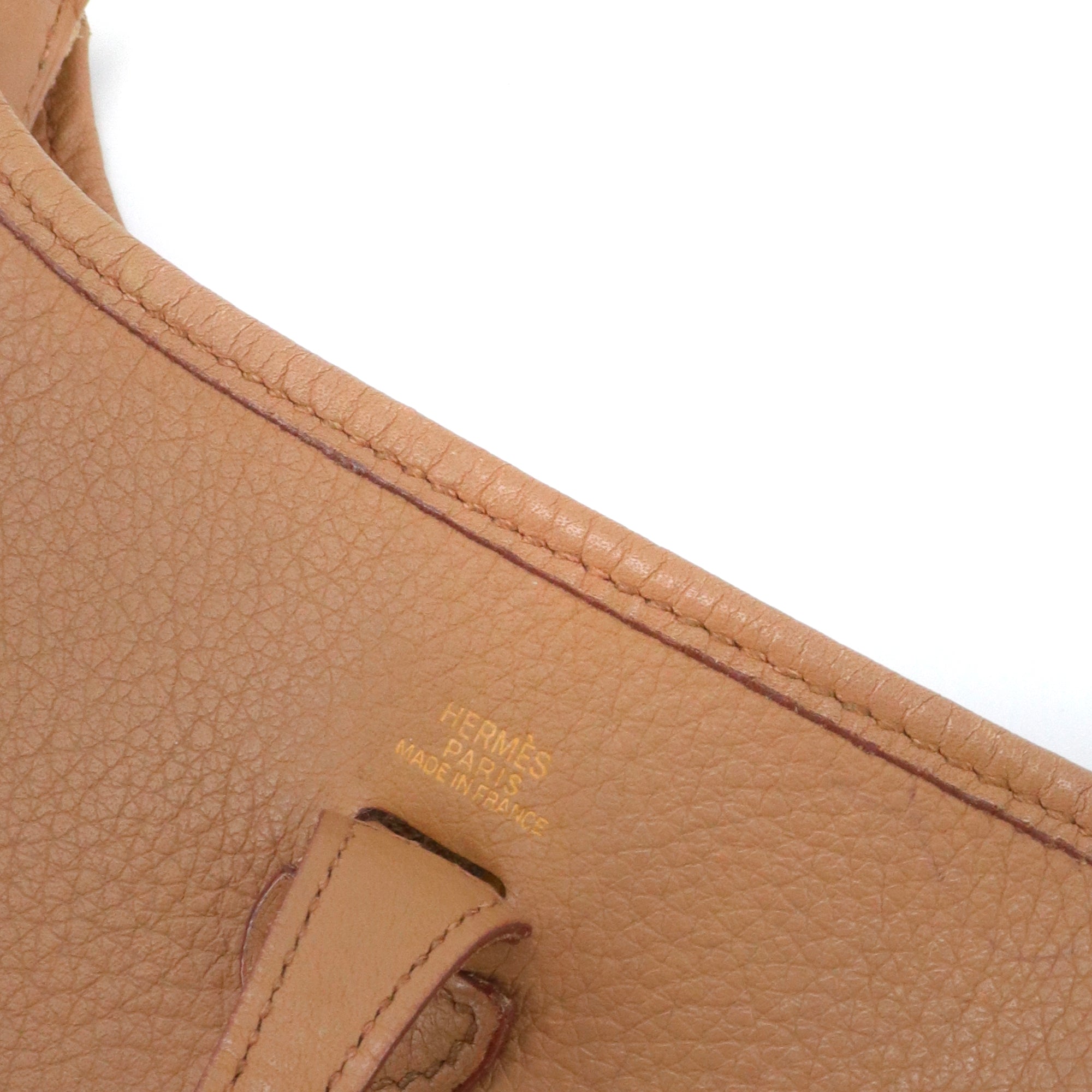 HERMÈS - Sac à bandoulière Evelyne 16 Hermès en cuir clémence marron