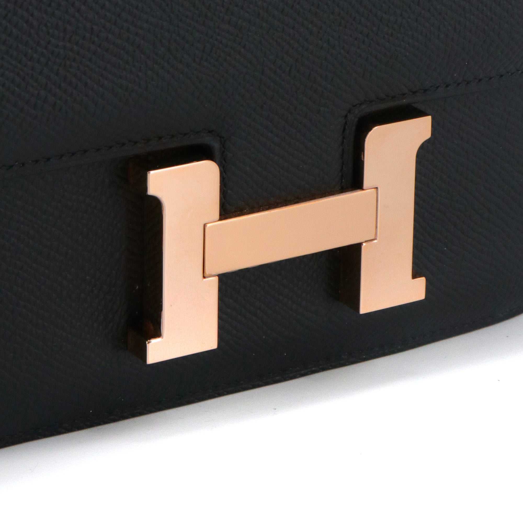 HERMÈS - Sac à bandoulière Constance 18 Hermès en cuir epsom noir