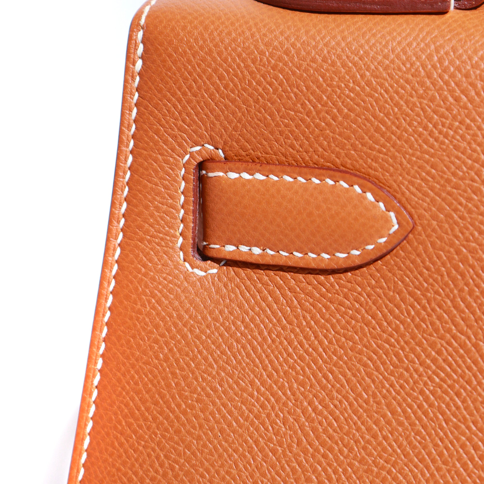 HERMÈS - Sac à main Kelly 32 en cuir epsom gold sellier