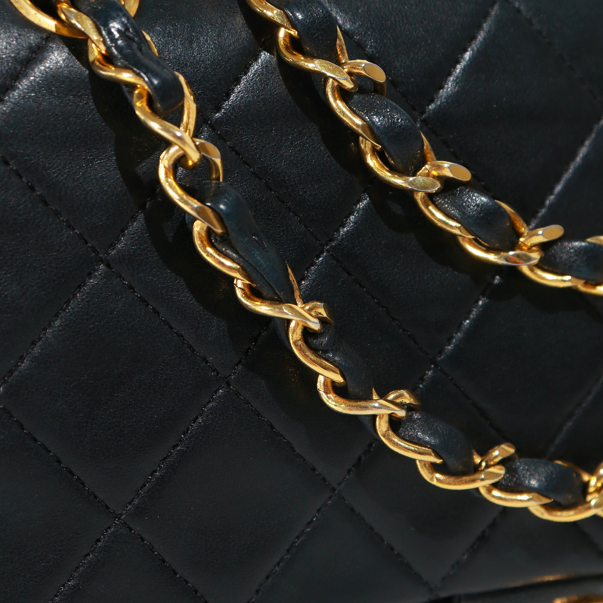 CHANEL - Timeless 25 double flap handbag in vintage black quilted leather