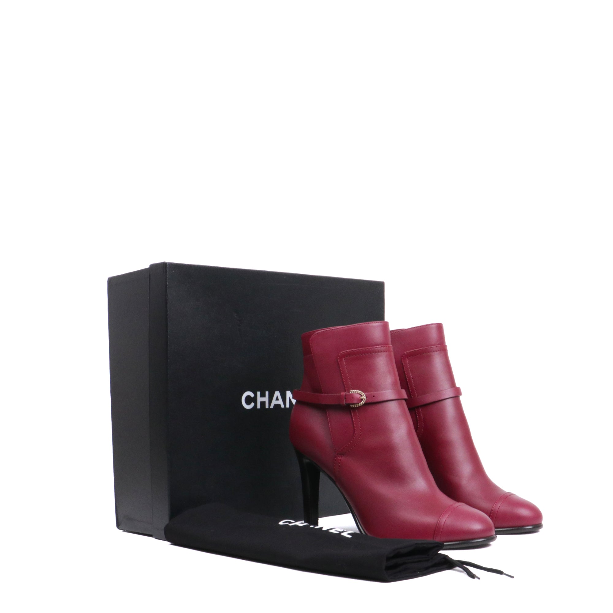 CHANEL - Chanel CC ankle boots in black lambskin (T34.5)