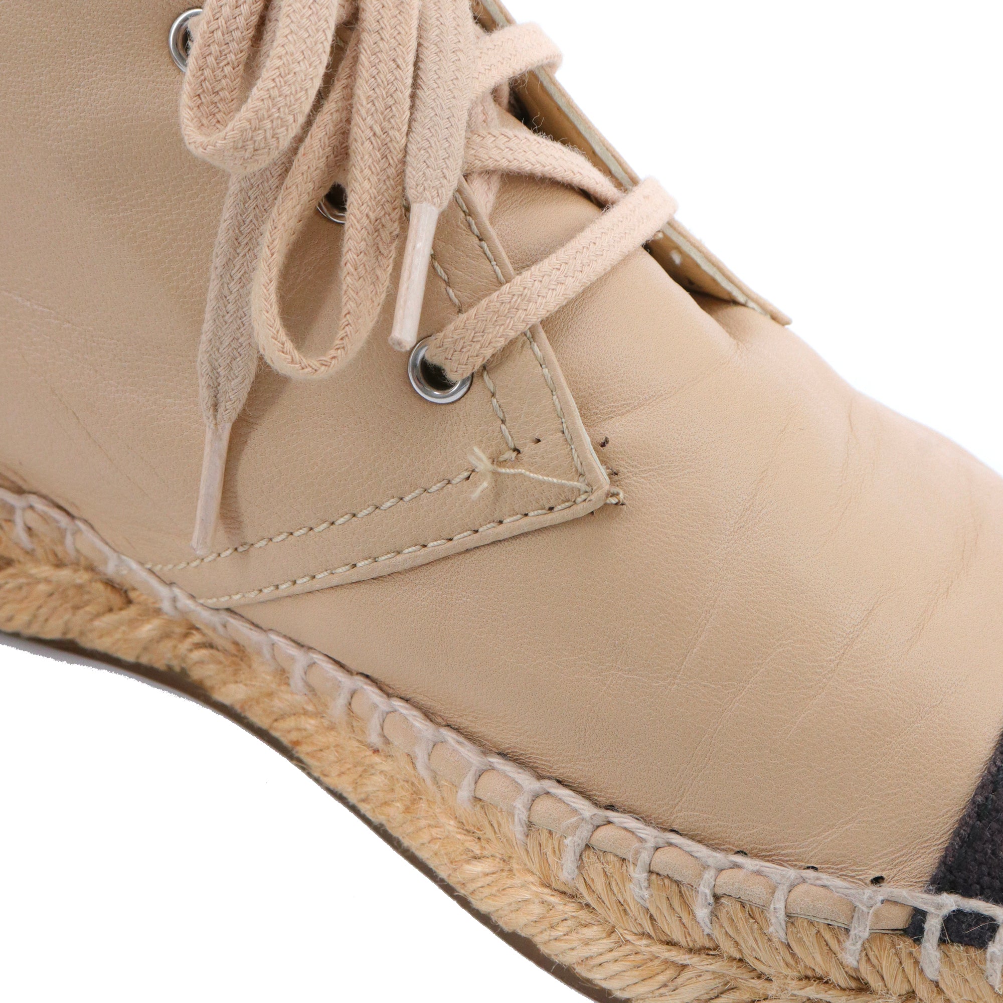 CHANEL - Chanel lace-up espadrilles in beige leather and black canvas (T37)