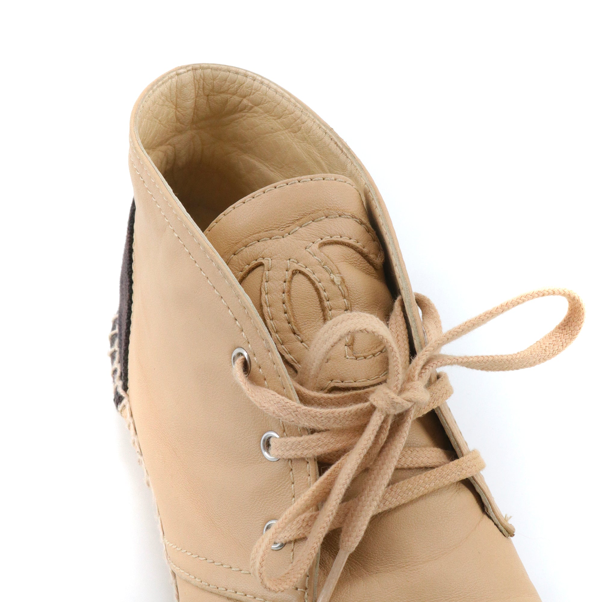 CHANEL - Chanel lace-up espadrilles in beige leather and black canvas (T37)