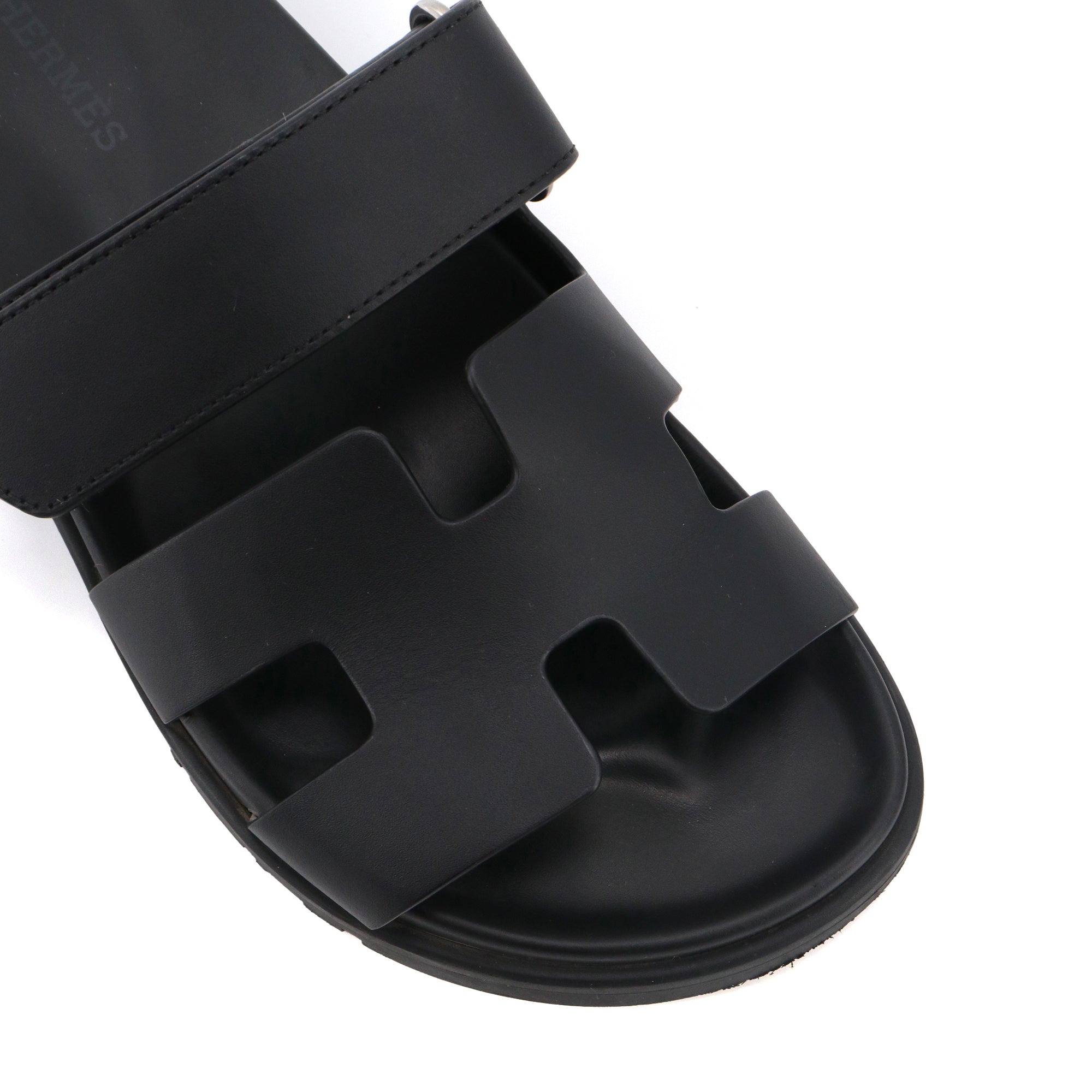 HERMÈS - Sandales Chypre Hermès en cuir noir (T35)