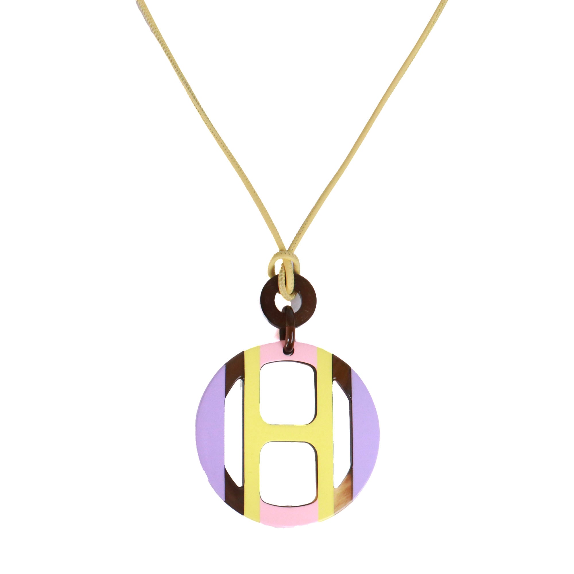 HERMÈS - Pendentif H Equipe Hermès en corne laquée violet et vert
