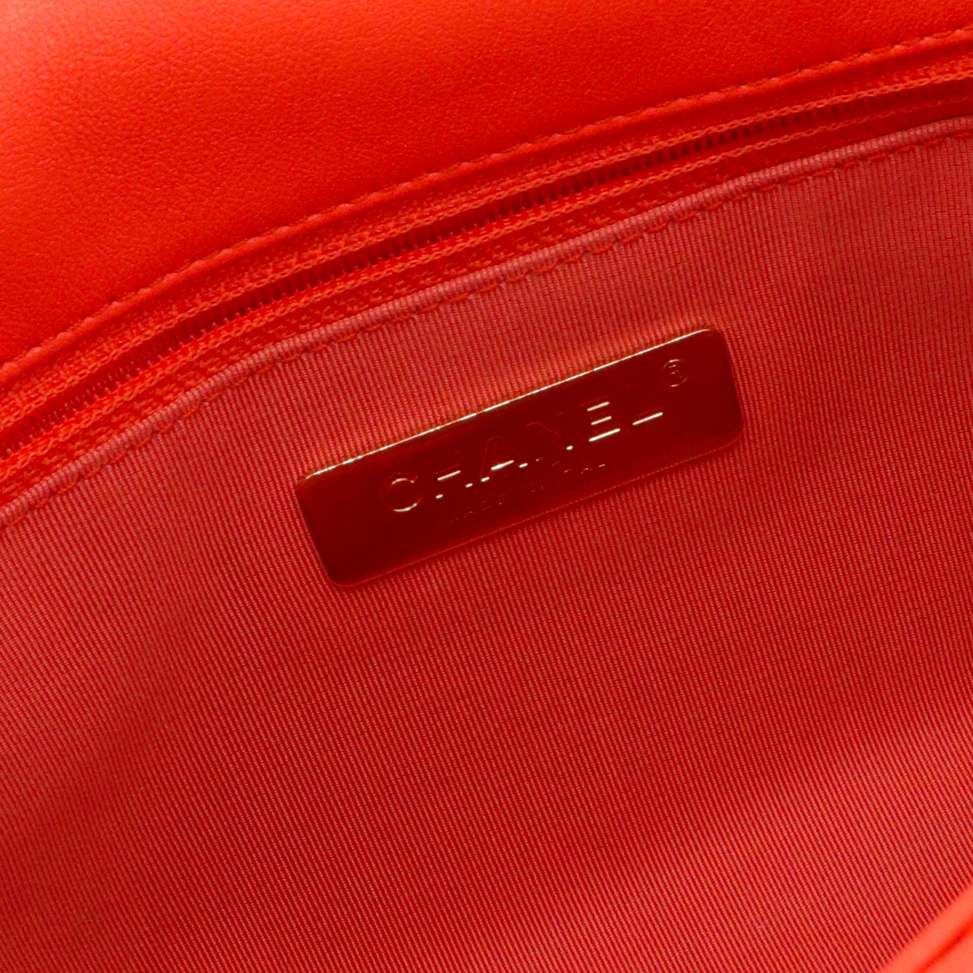 CHANEL - Sac à bandoulière 19 Chanel en cuir orange