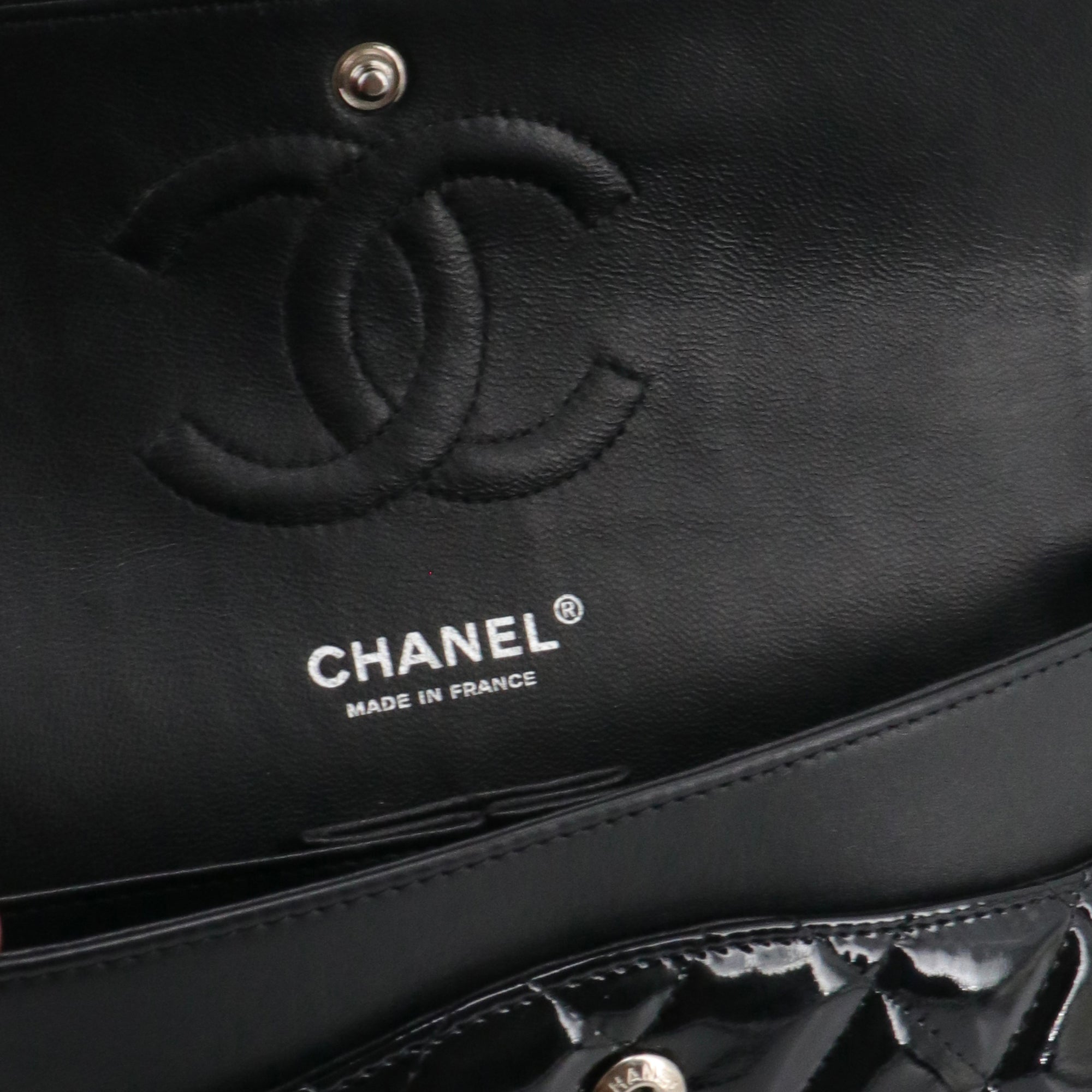 CHANEL - Sac à main Classique/Timeless 11.12 Chanel en cuir verni noir