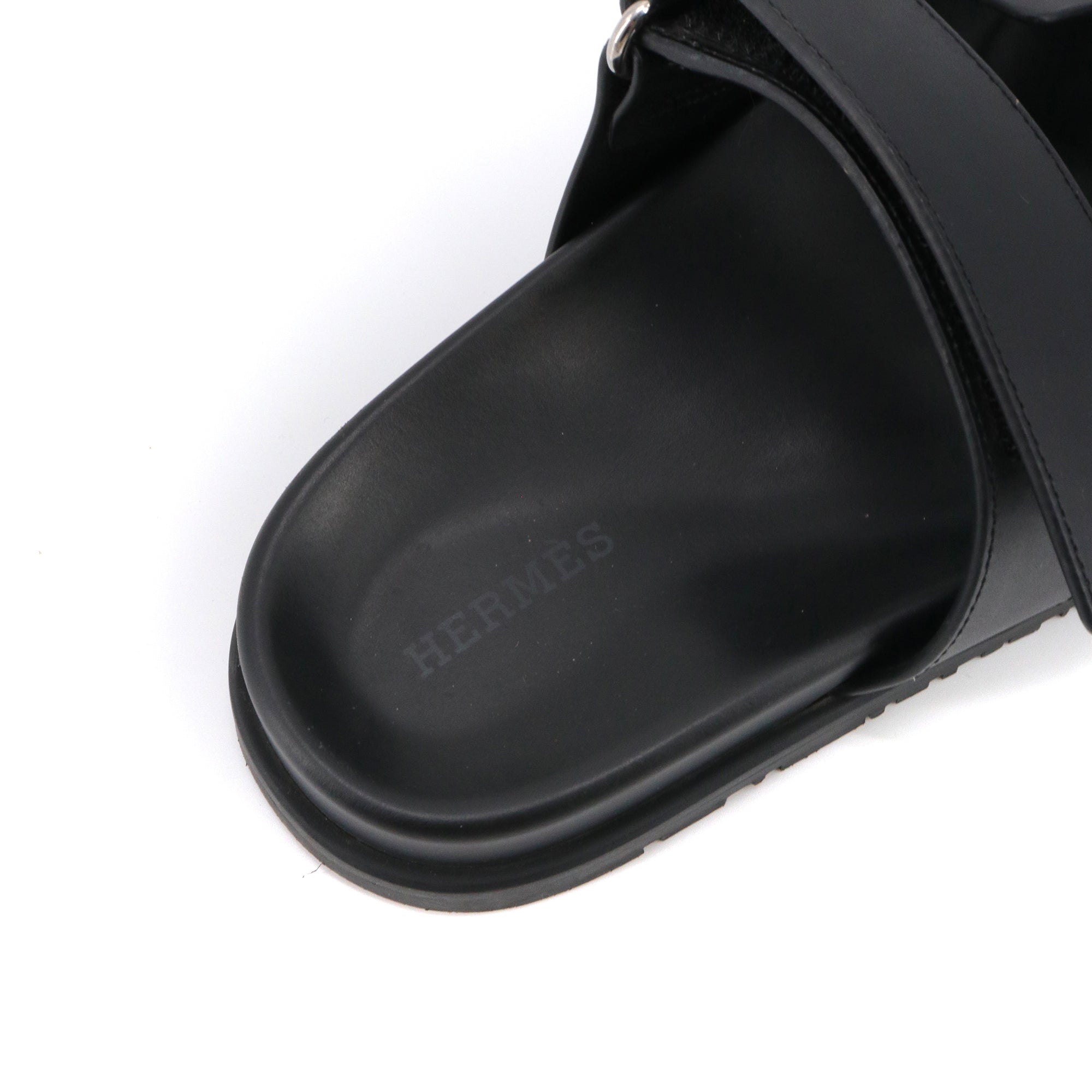 HERMÈS - Sandales Chypre Hermès en cuir noir (T35)